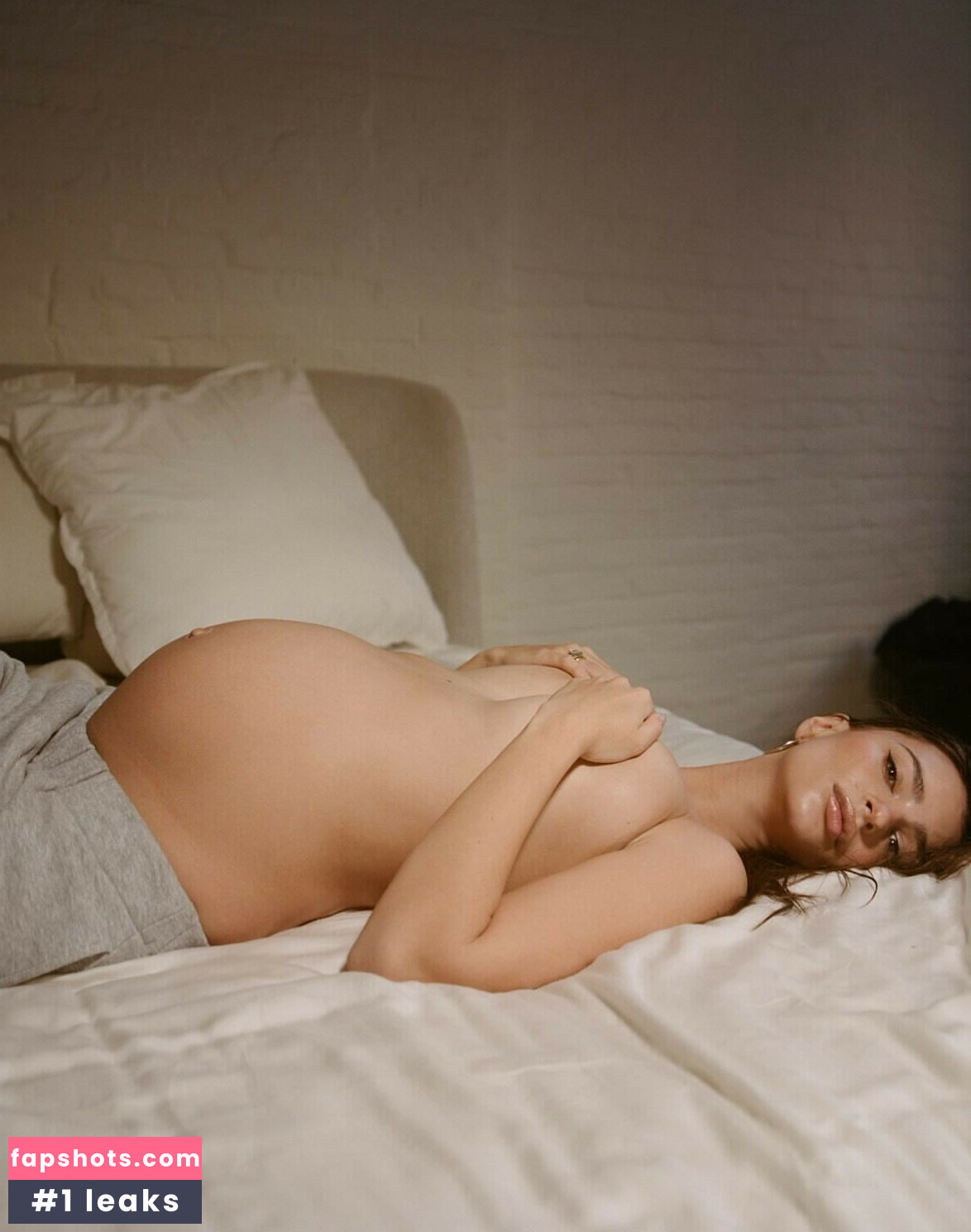 Emily Ratajkowski gallery photo #239