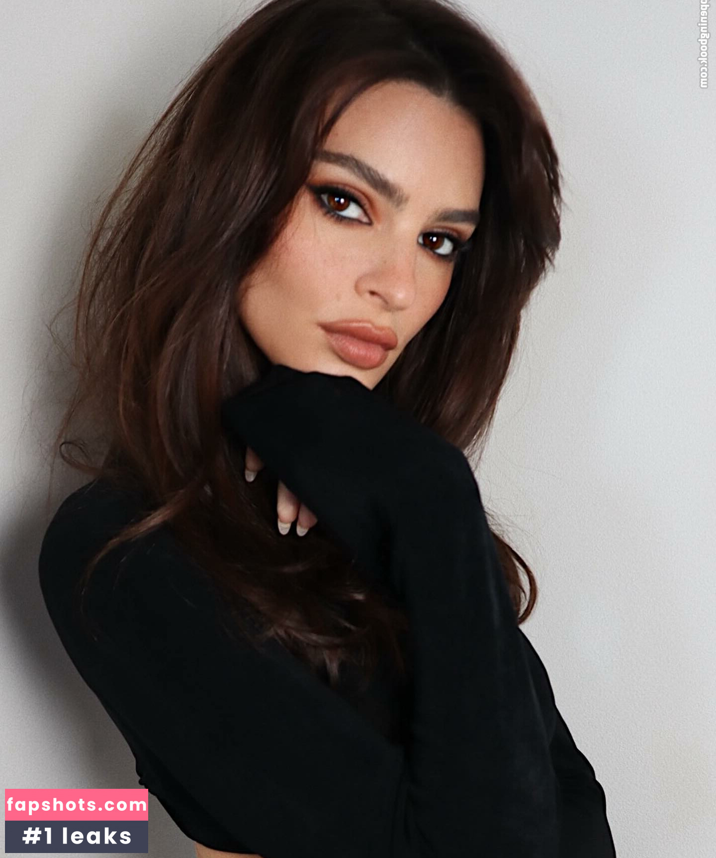 Emily Ratajkowski gallery photo #2496