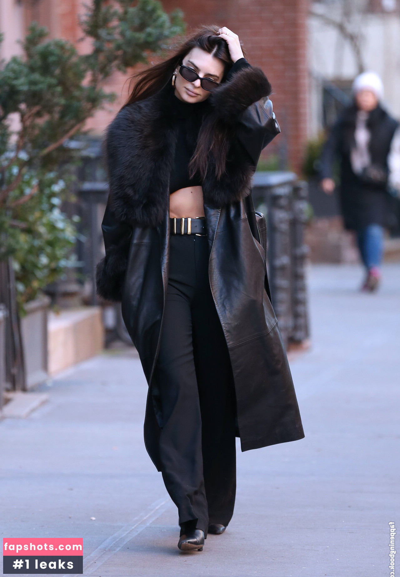 Emily Ratajkowski gallery photo #2497