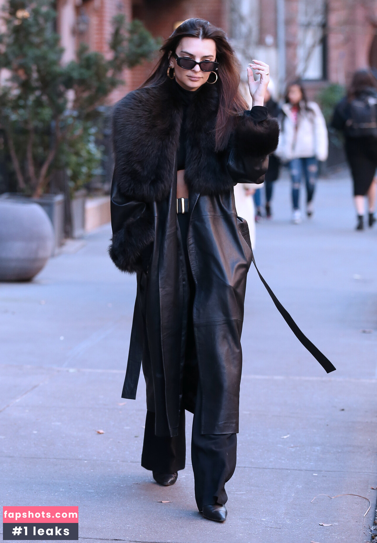 Emily Ratajkowski gallery photo #2505