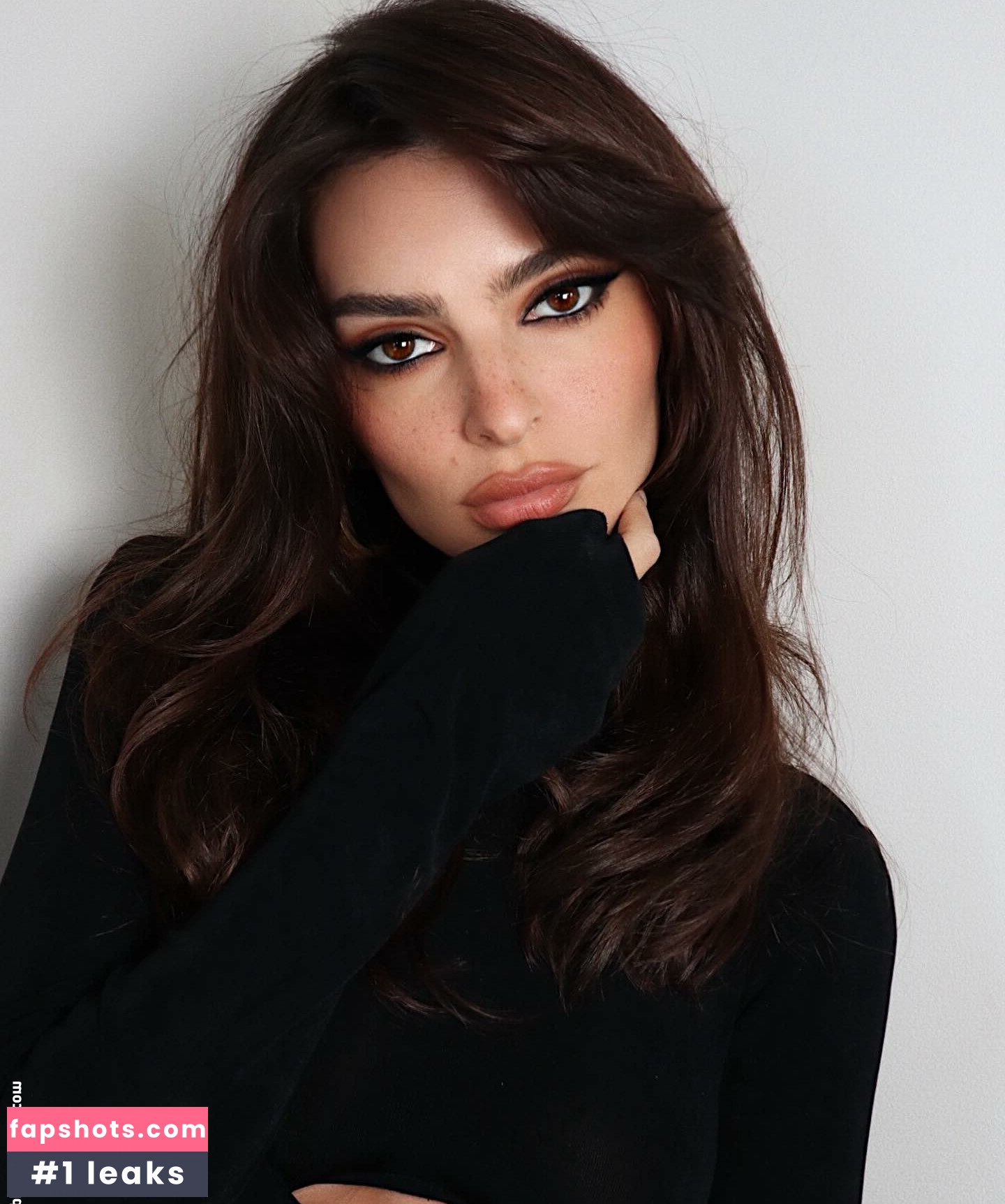 Emily Ratajkowski gallery photo #2508