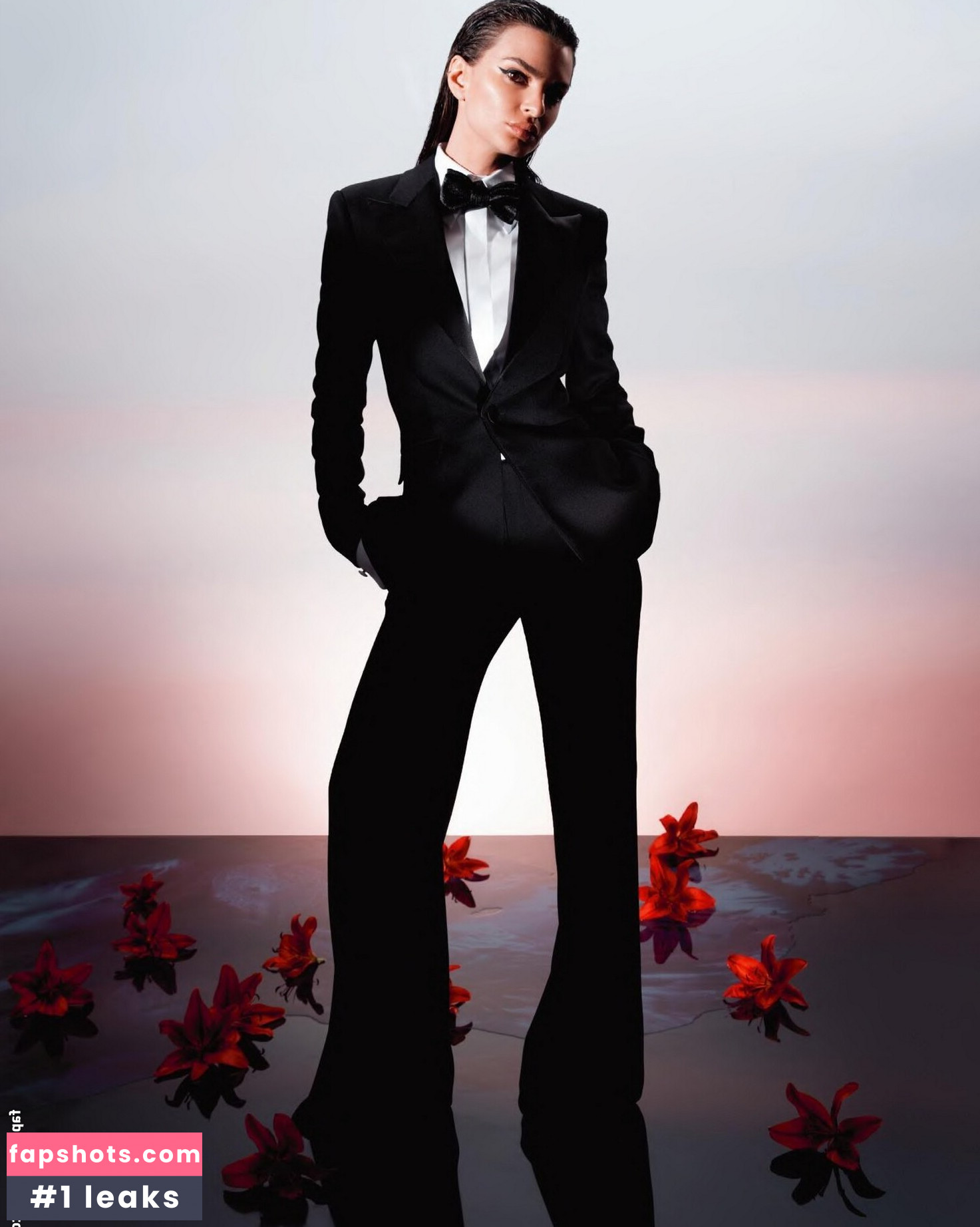 Emily Ratajkowski gallery photo #2530