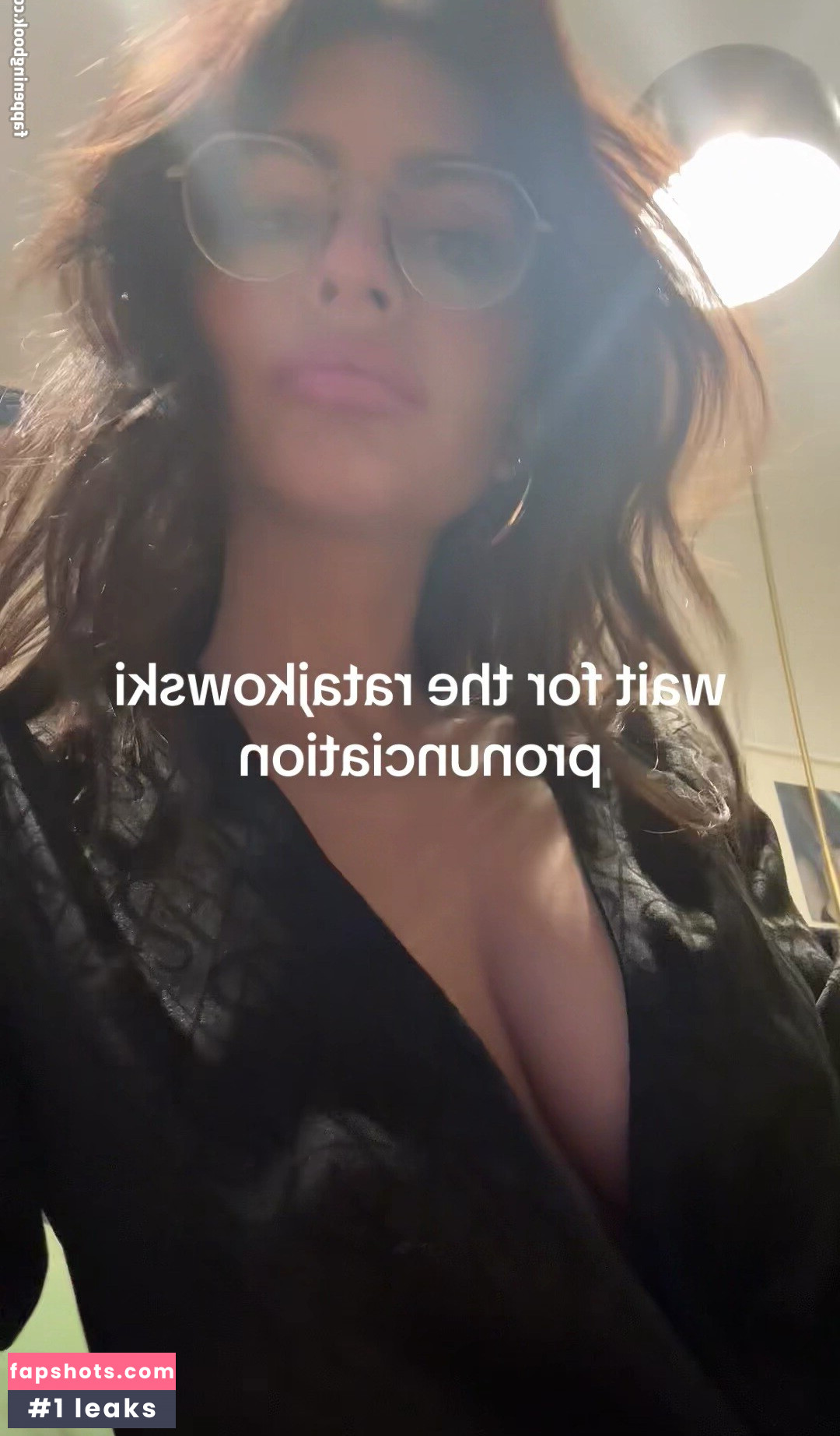 Emily Ratajkowski gallery photo #2533