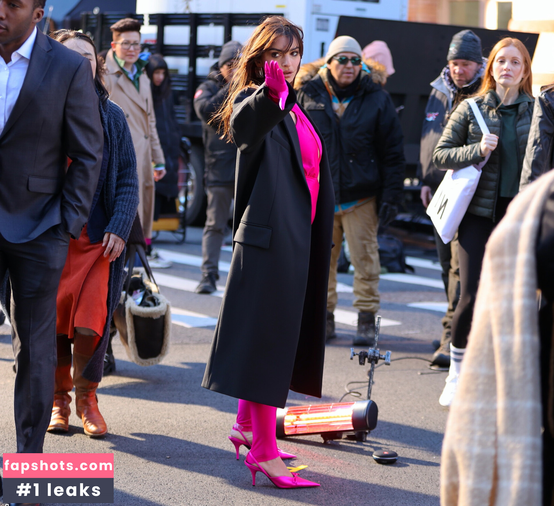 Emily Ratajkowski gallery photo #2583