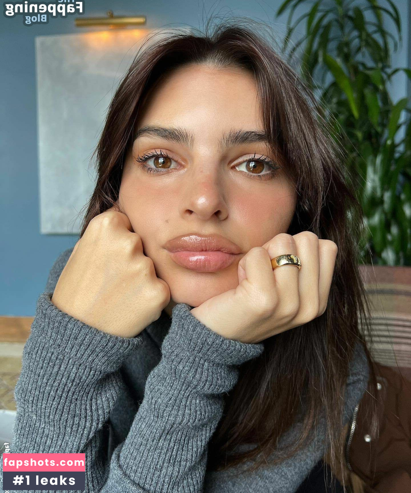 Emily Ratajkowski gallery photo #2590