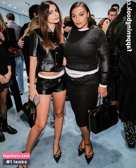 Emily Ratajkowski gallery photo #2618