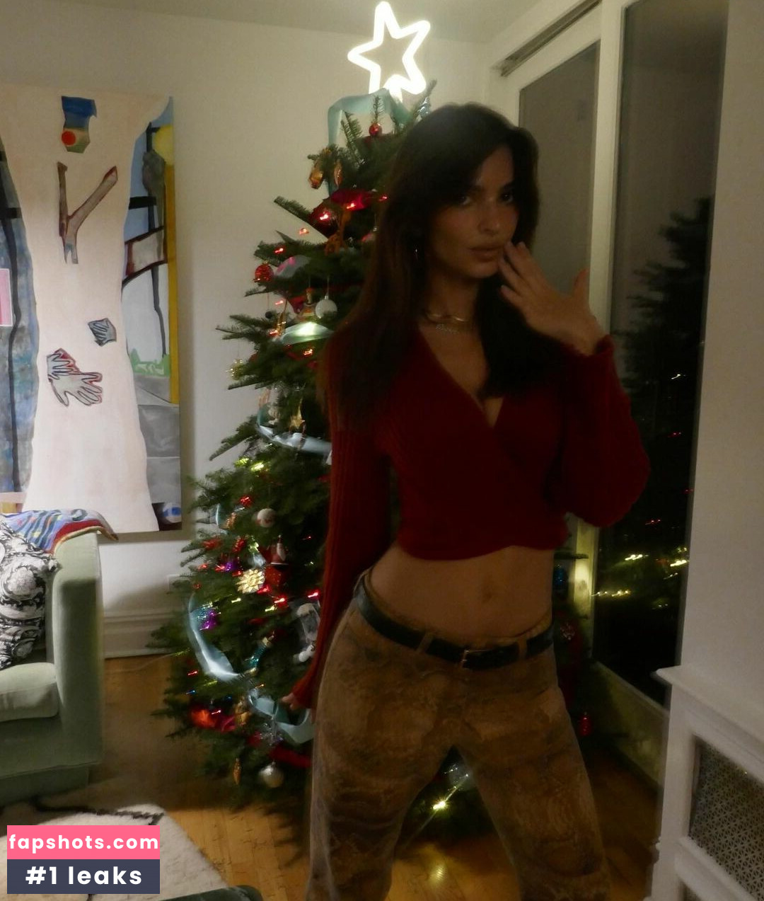 Emily Ratajkowski gallery photo #2641