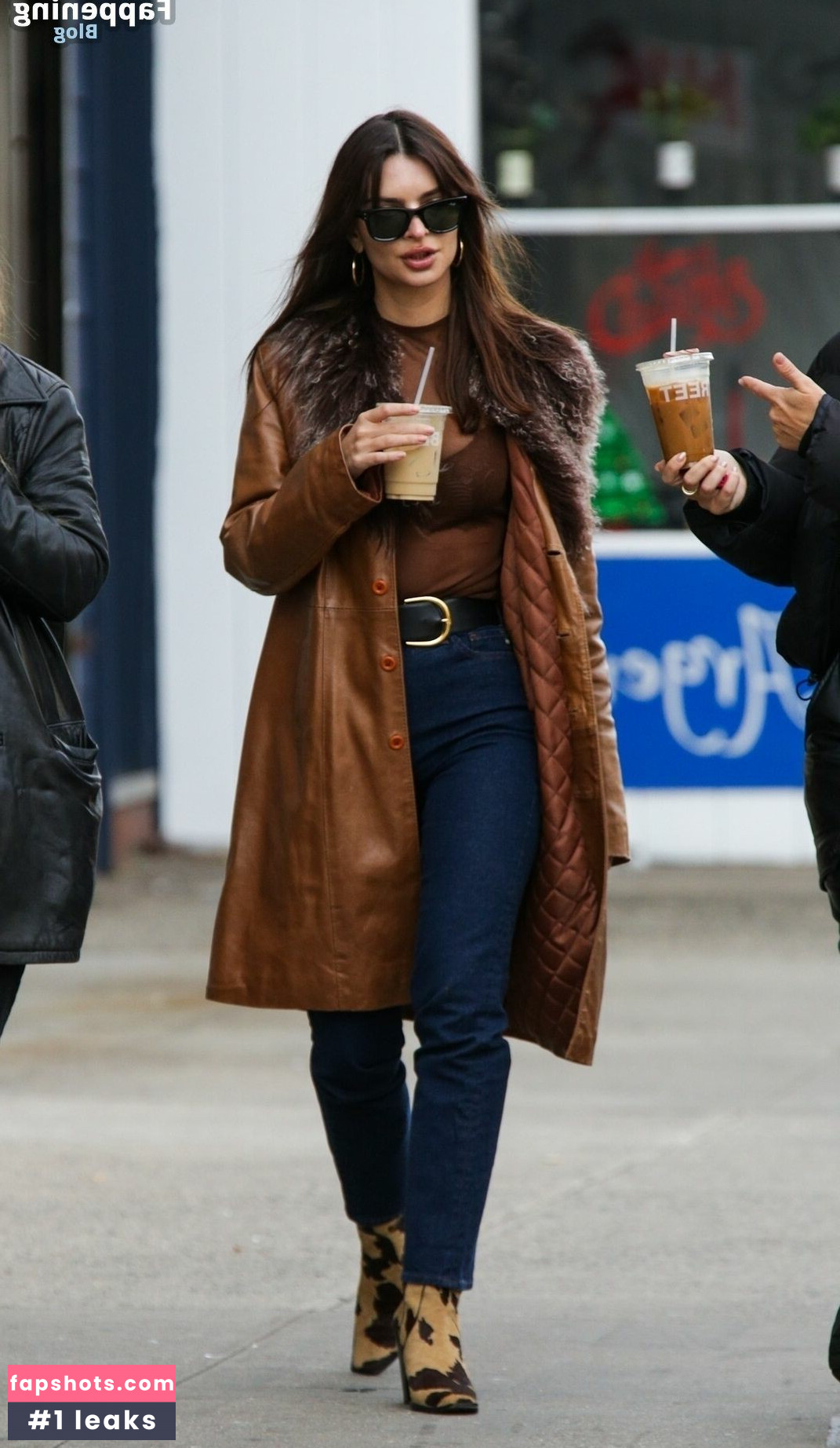 Emily Ratajkowski gallery photo #2669