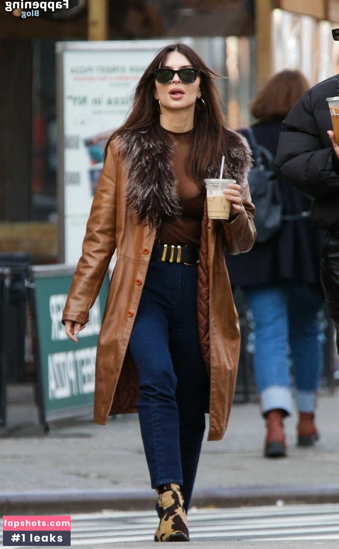 Emily Ratajkowski gallery photo #2673