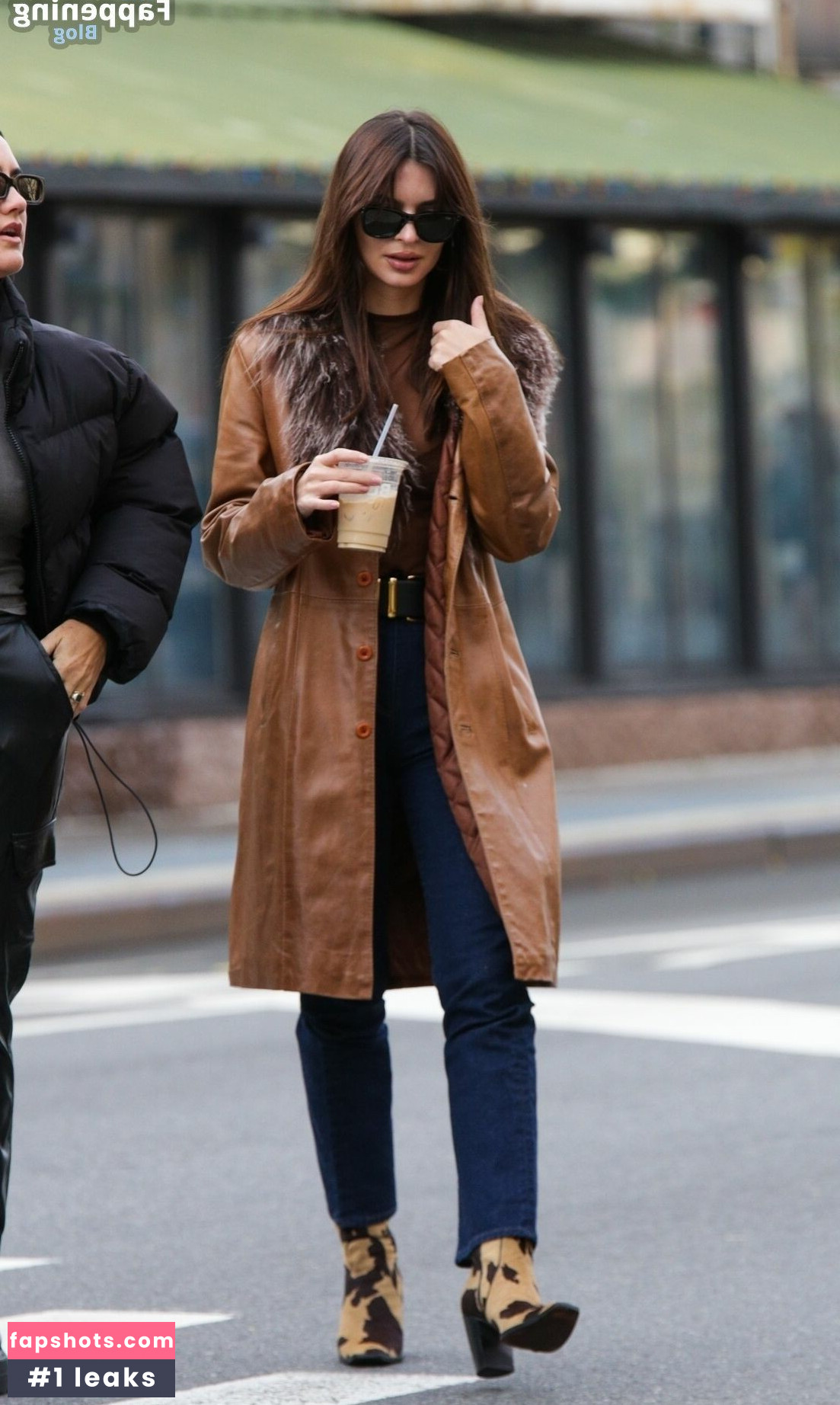 Emily Ratajkowski gallery photo #2678