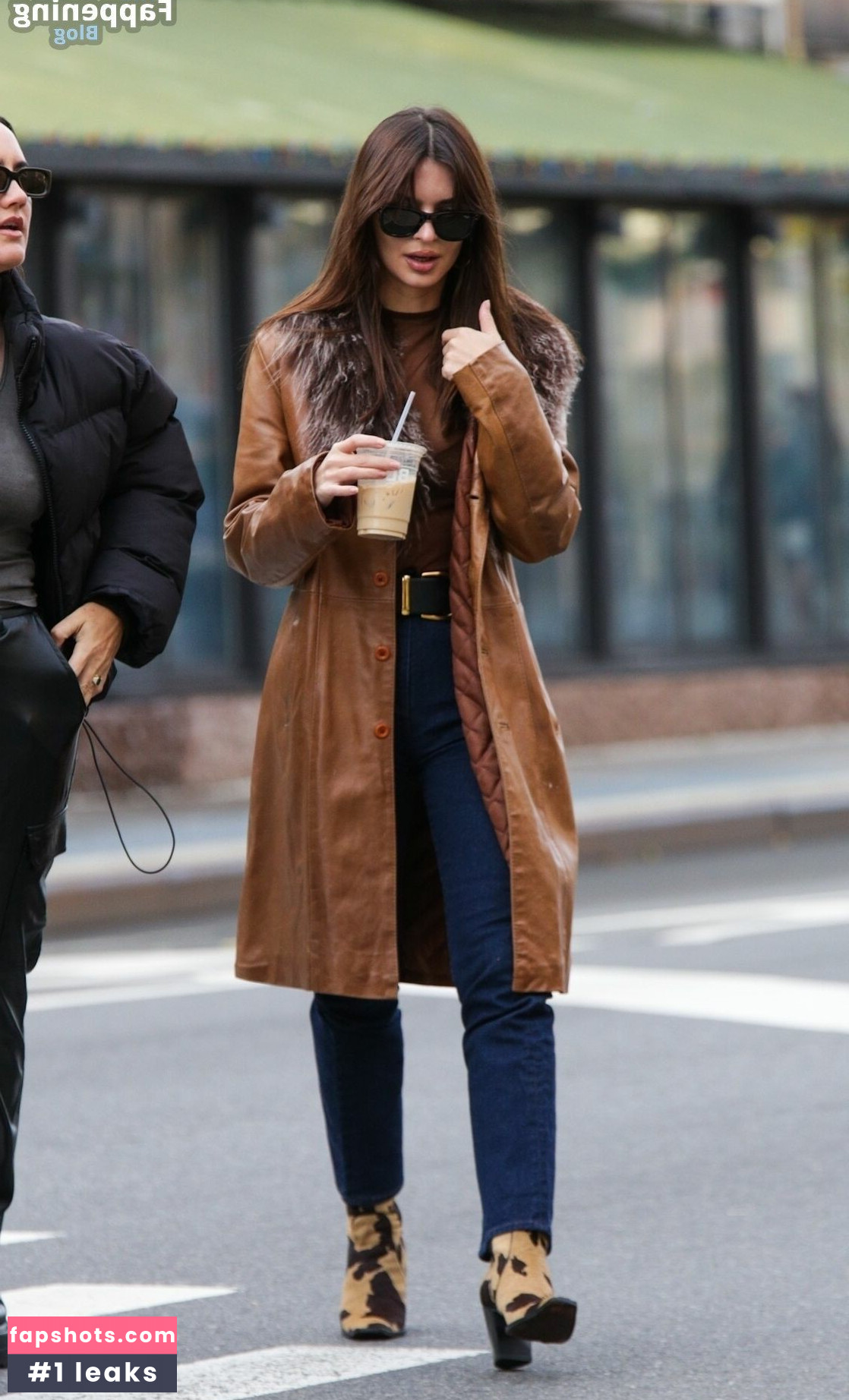 Emily Ratajkowski gallery photo #2679