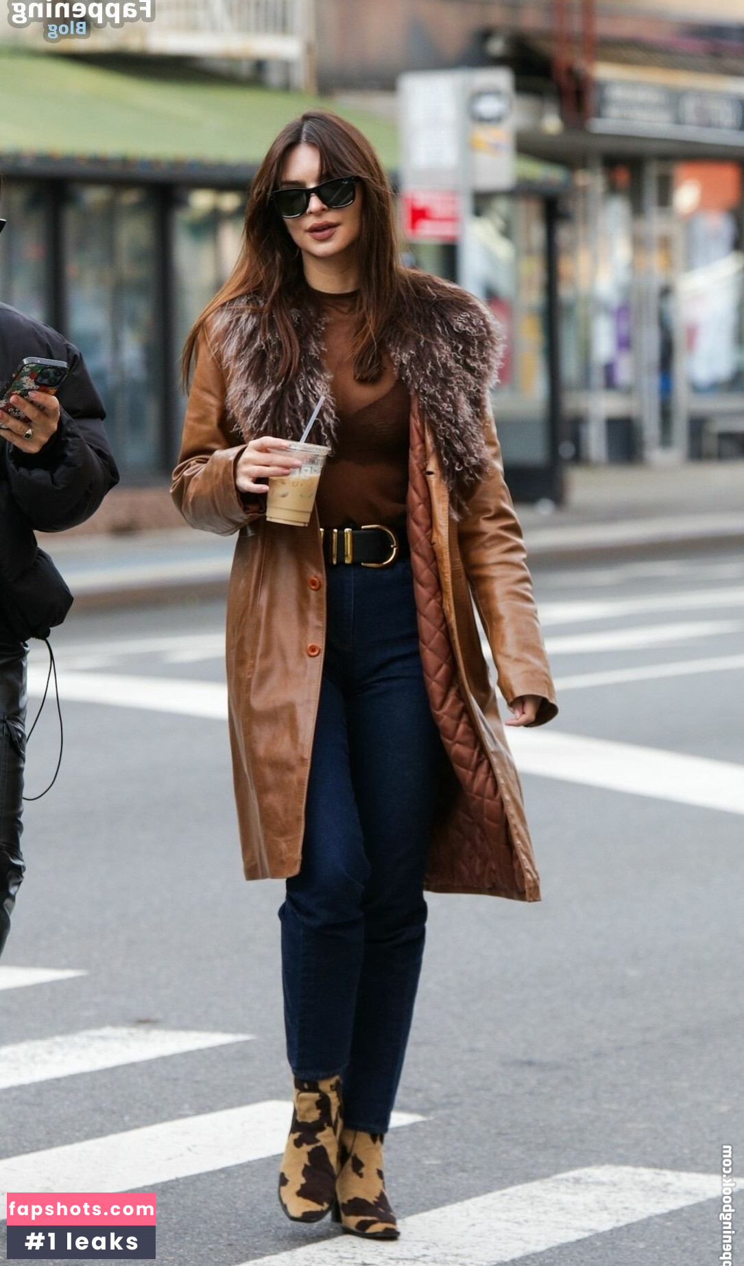 Emily Ratajkowski gallery photo #2680