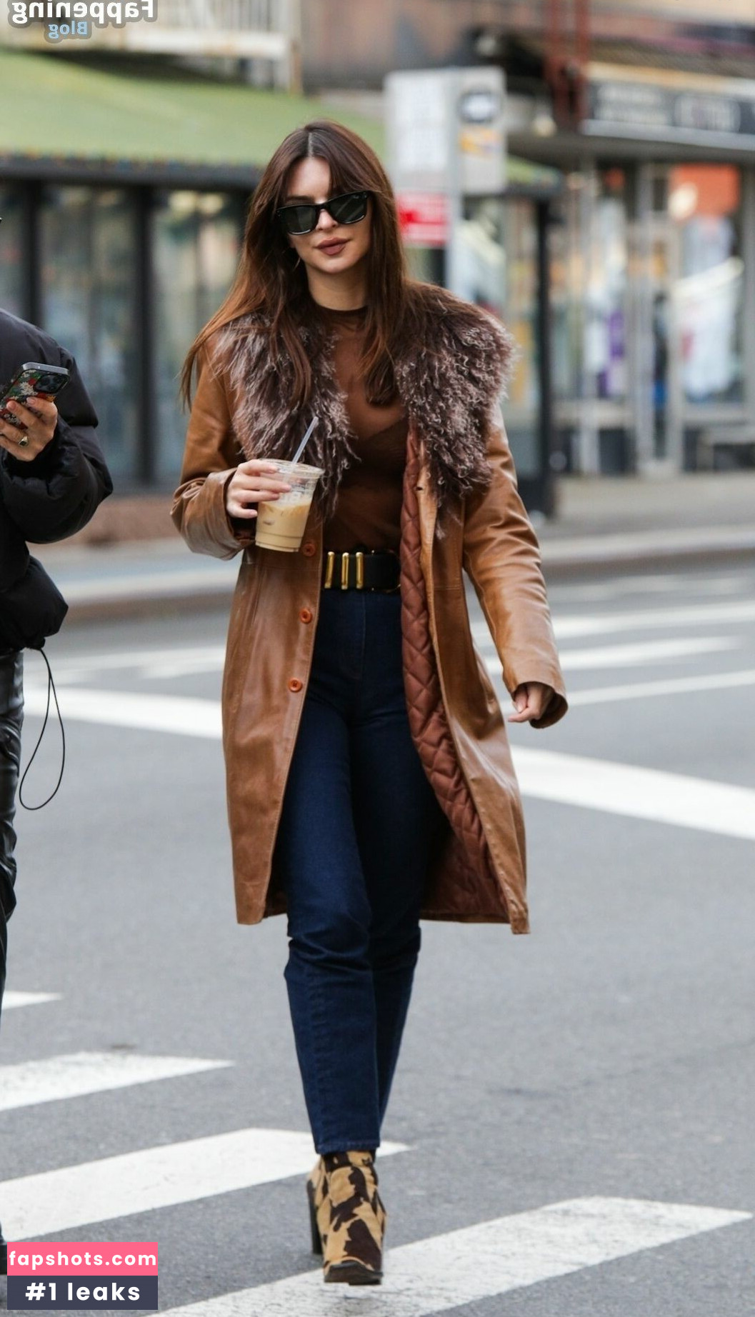 Emily Ratajkowski gallery photo #2681