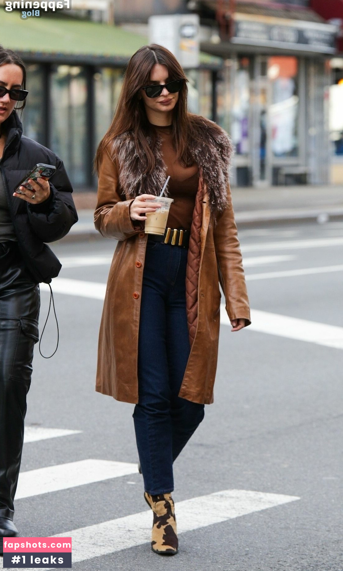 Emily Ratajkowski gallery photo #2685