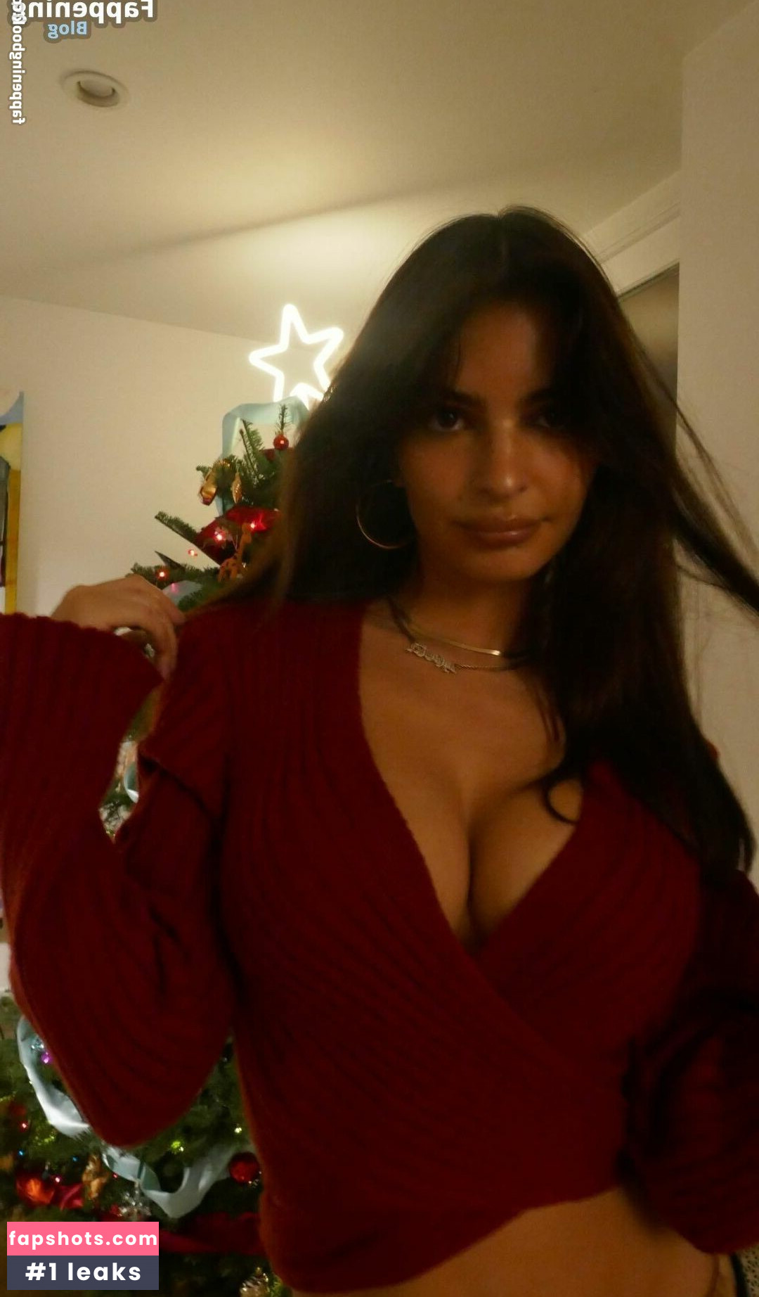 Emily Ratajkowski gallery photo #2686