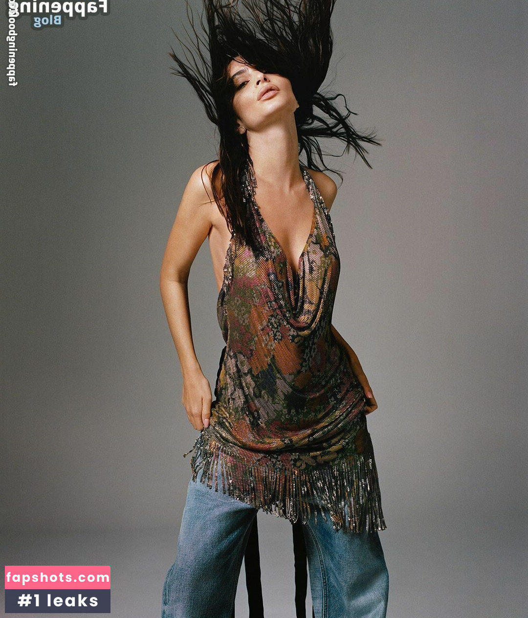 Emily Ratajkowski gallery photo #2714