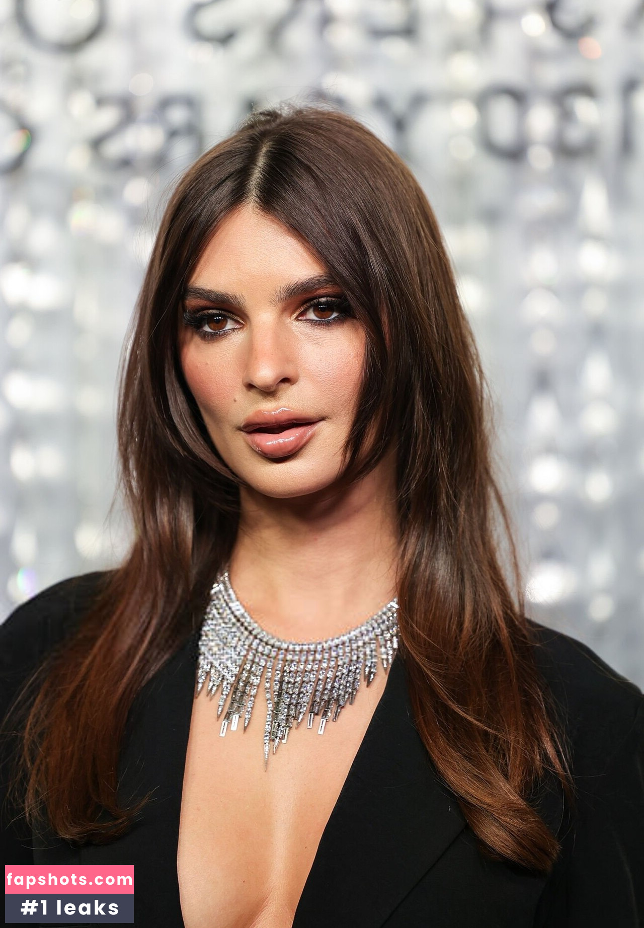 Emily Ratajkowski gallery photo #29