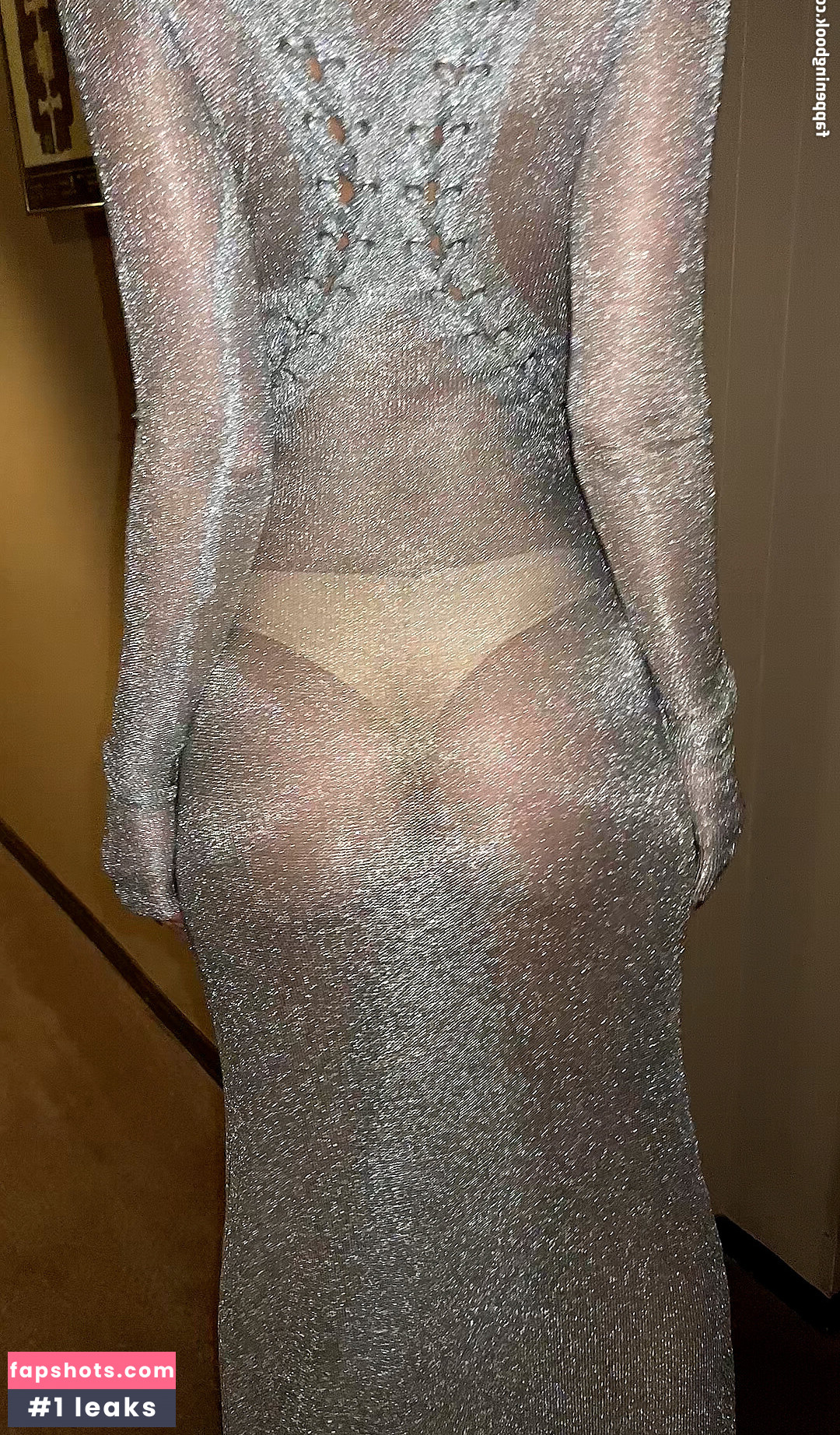 Emily Ratajkowski gallery photo #2880