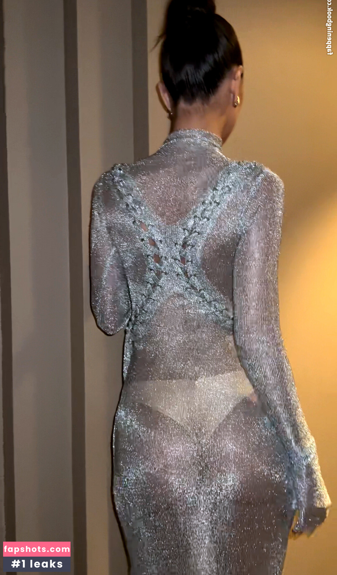 Emily Ratajkowski gallery photo #2883