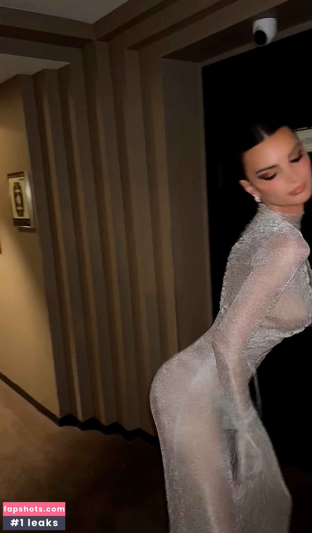 Emily Ratajkowski gallery photo #2886