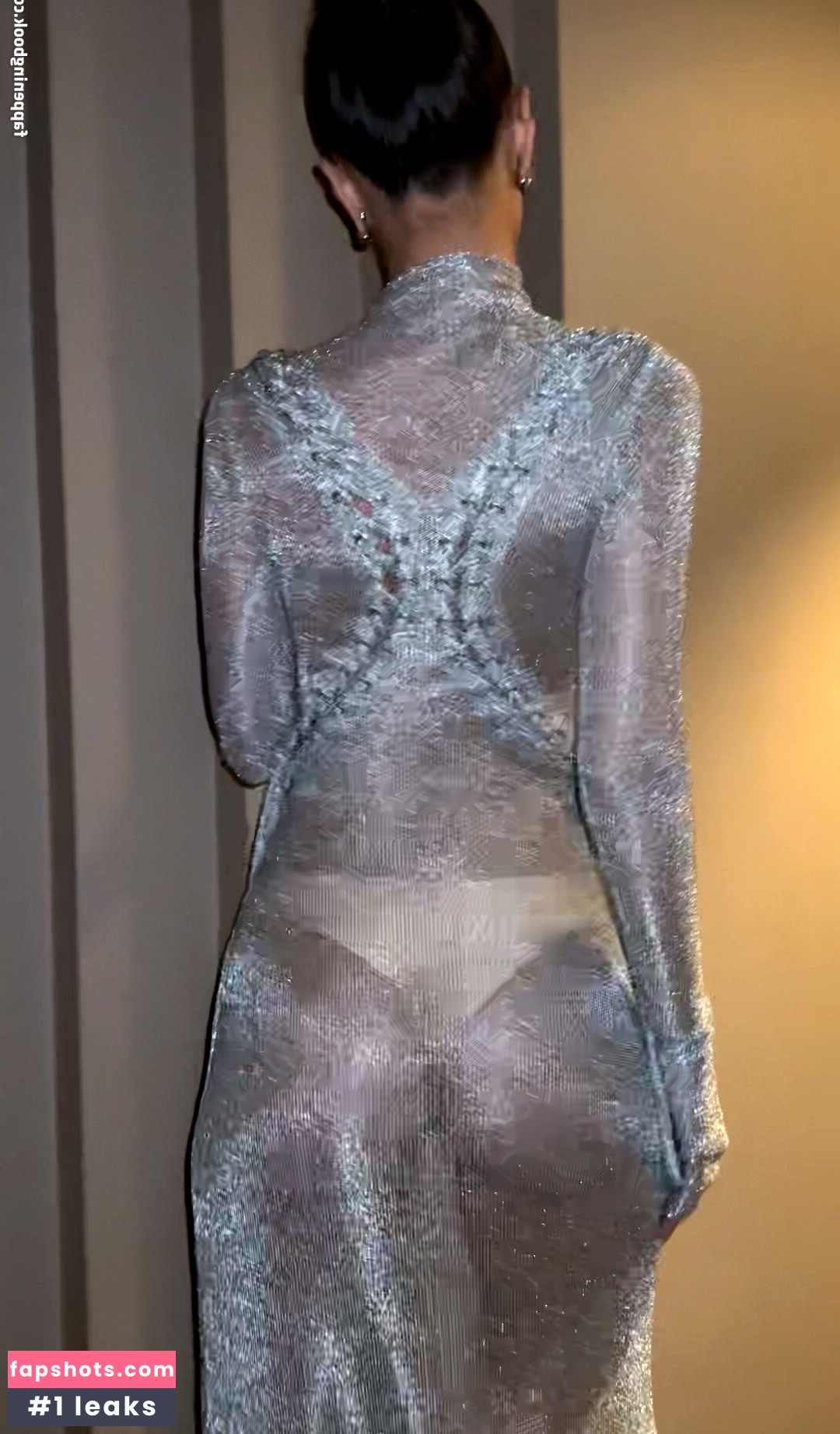 Emily Ratajkowski gallery photo #2892