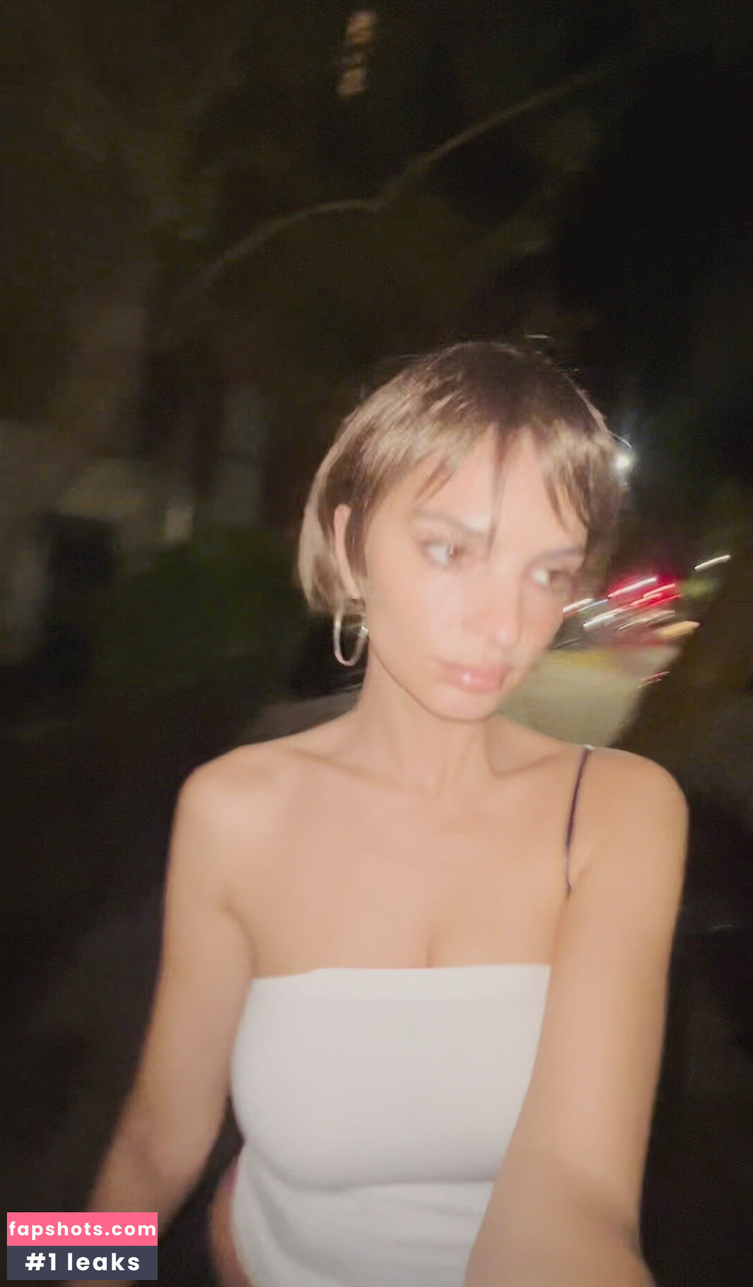 Emily Ratajkowski gallery photo #2916