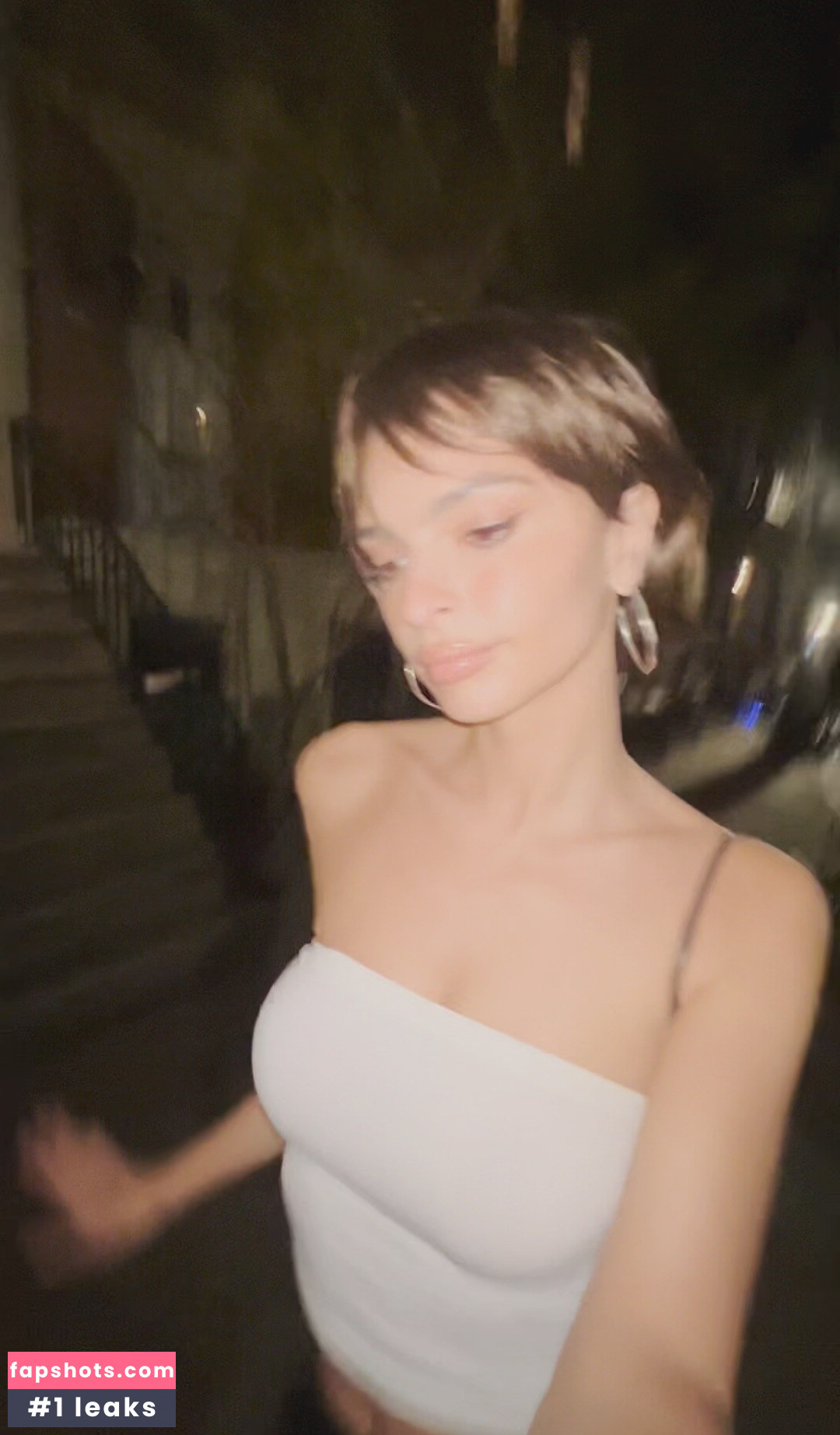 Emily Ratajkowski gallery photo #2920