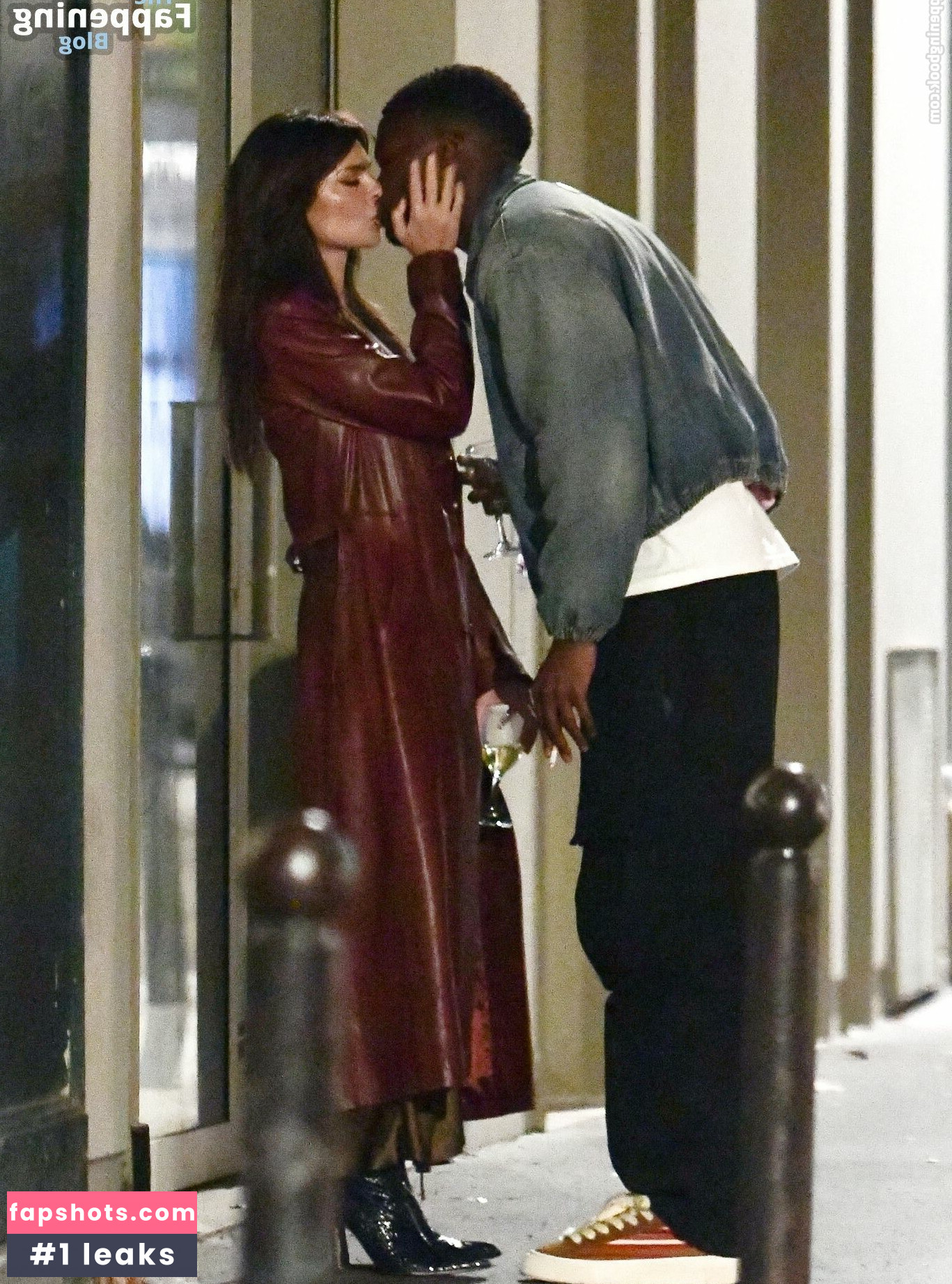 Emily Ratajkowski gallery photo #2967