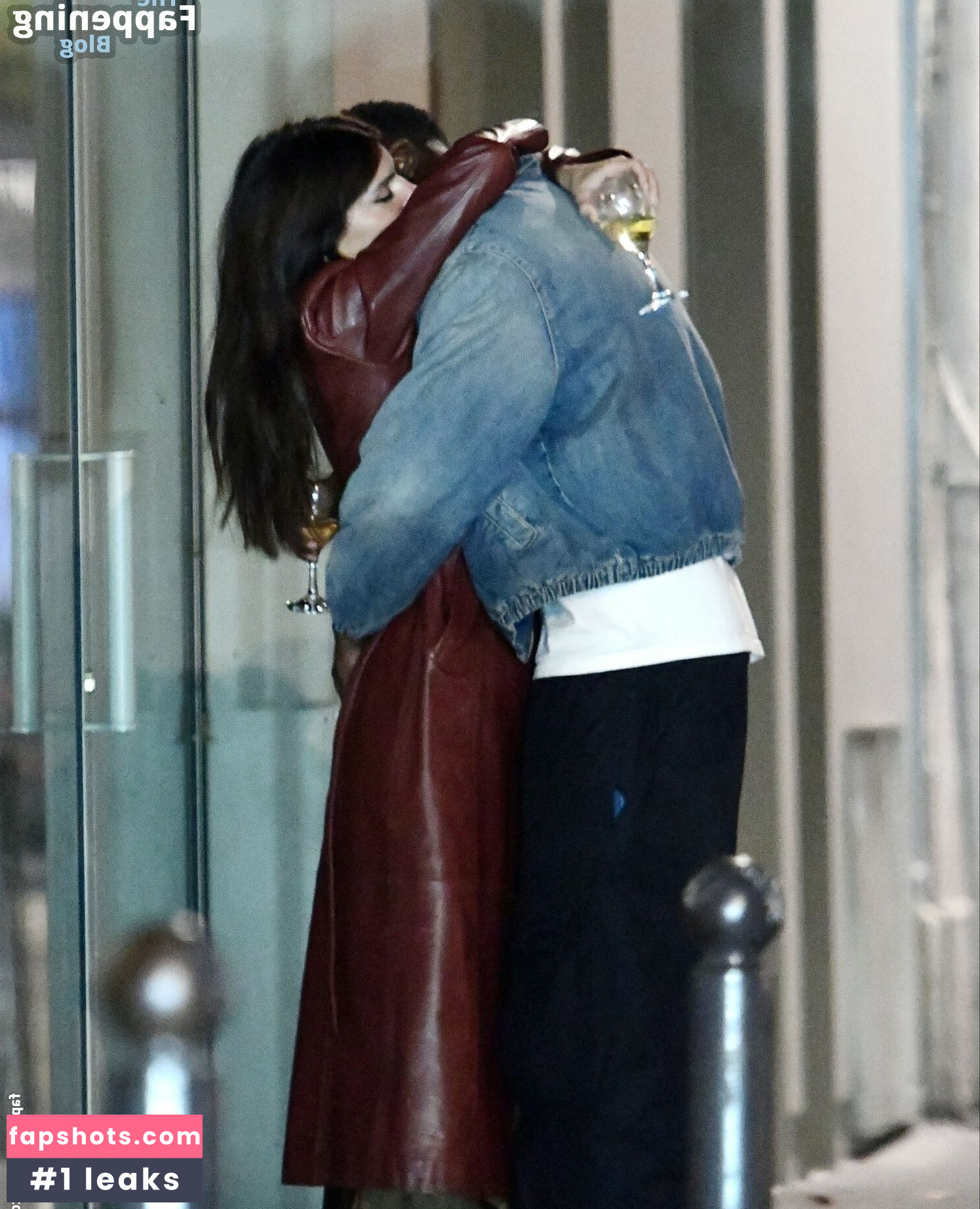 Emily Ratajkowski gallery photo #2973