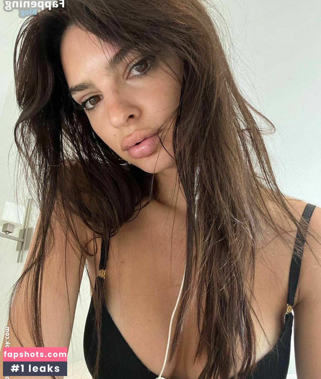 Emily Ratajkowski gallery photo #2990