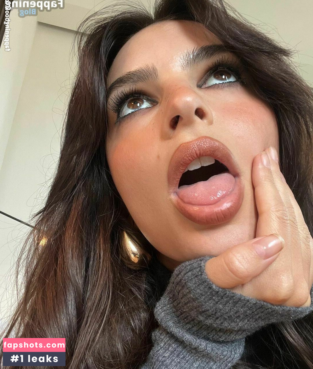 Emily Ratajkowski gallery photo #2991