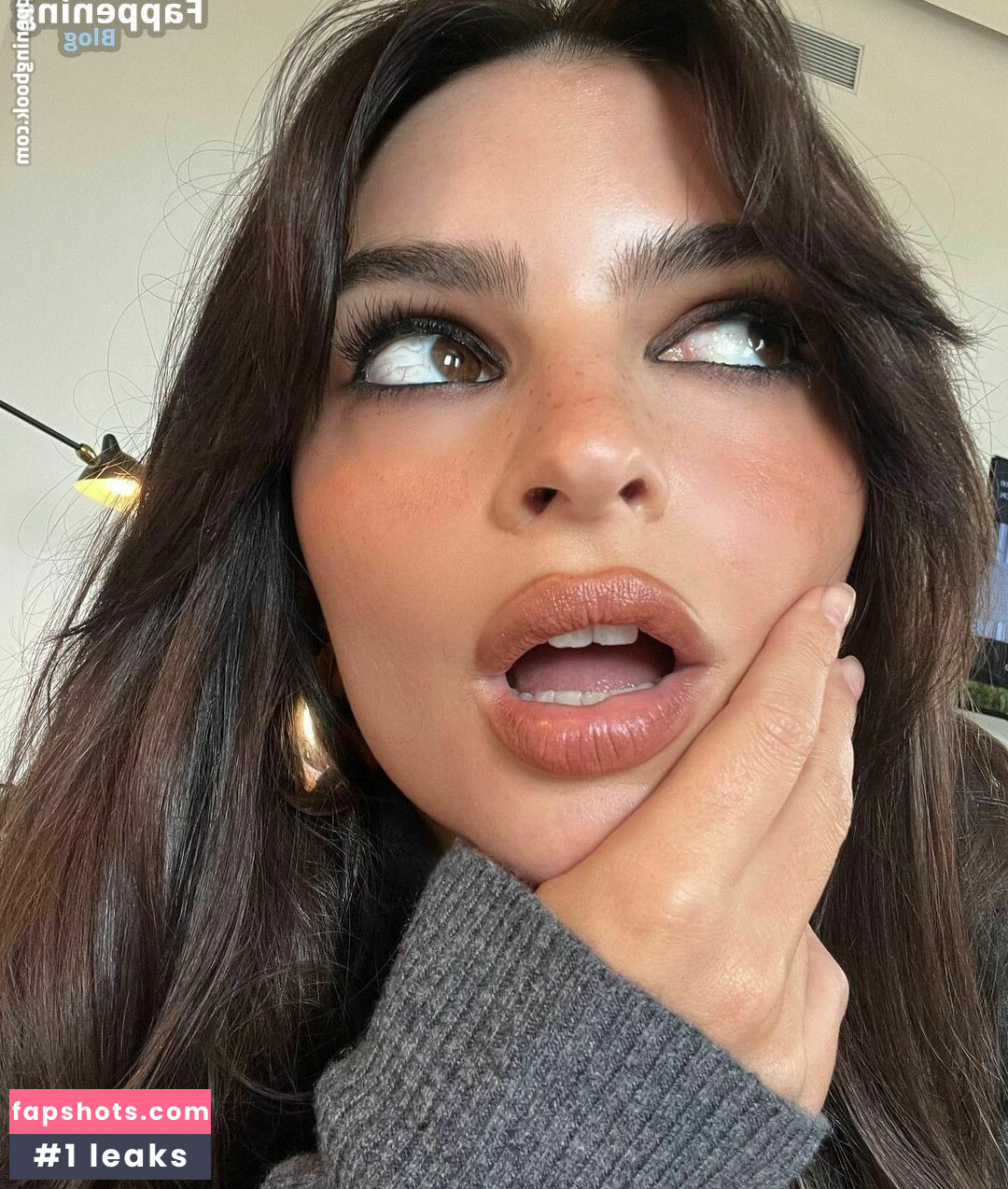 Emily Ratajkowski gallery photo #2992