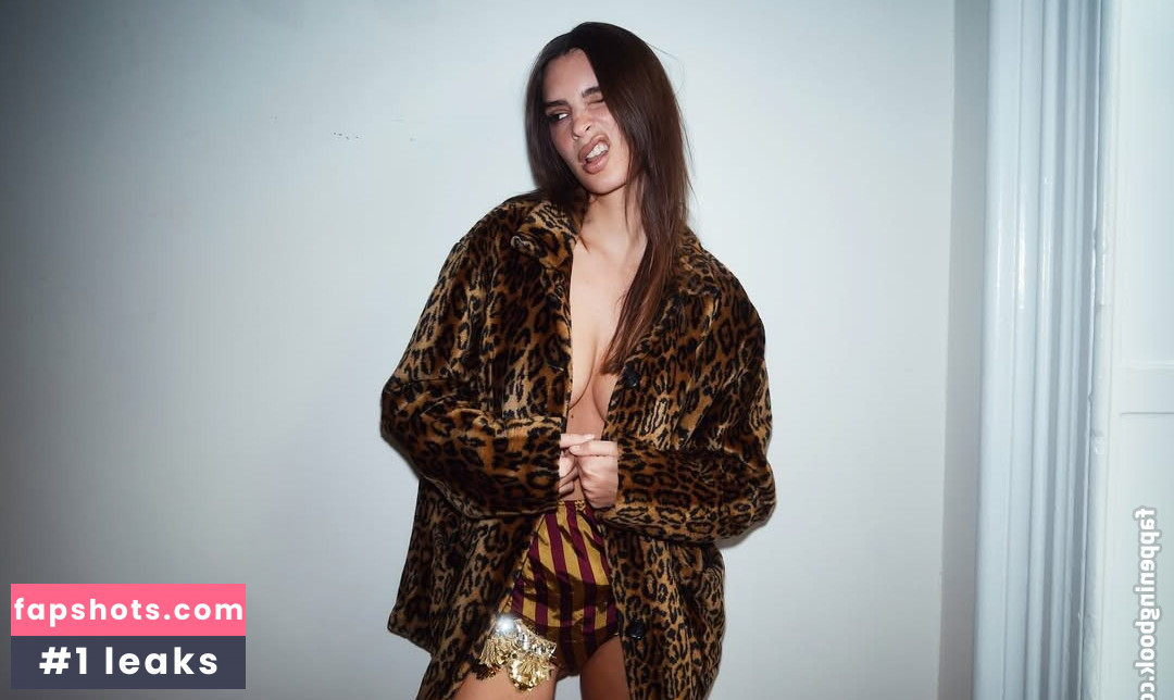 Emily Ratajkowski gallery photo #4