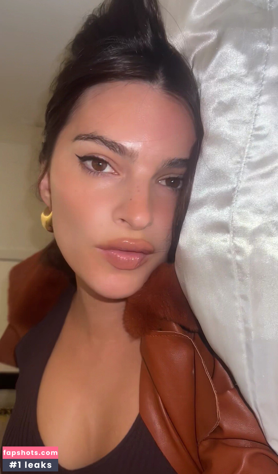 Emily Ratajkowski gallery photo #3059