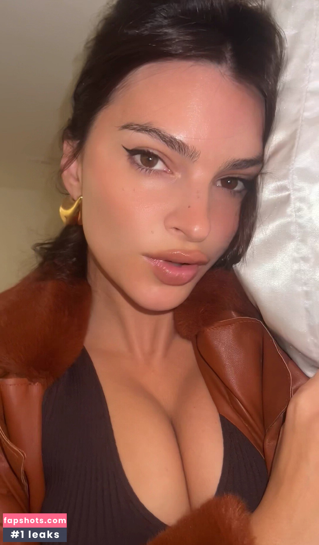 Emily Ratajkowski gallery photo #3067