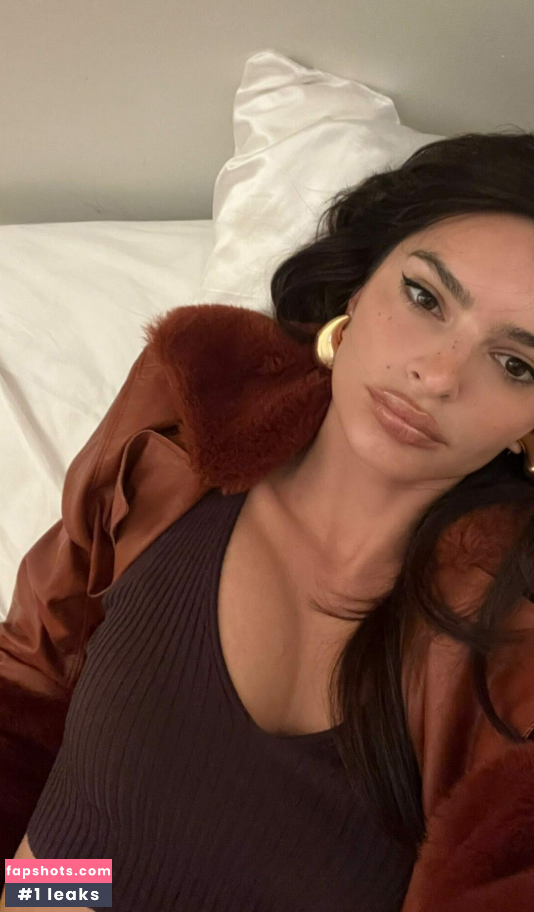 Emily Ratajkowski gallery photo #3068