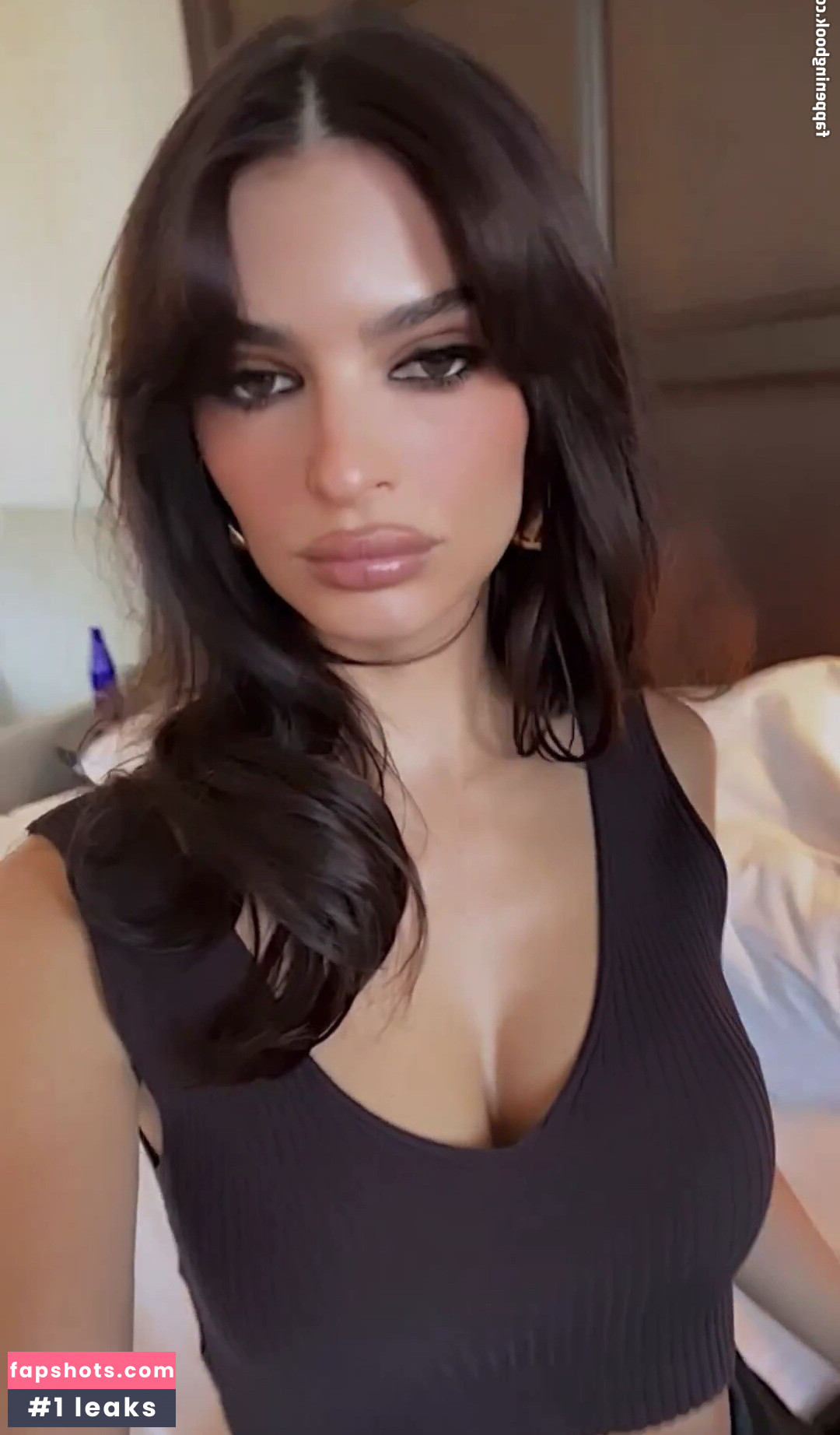 Emily Ratajkowski gallery photo #3072