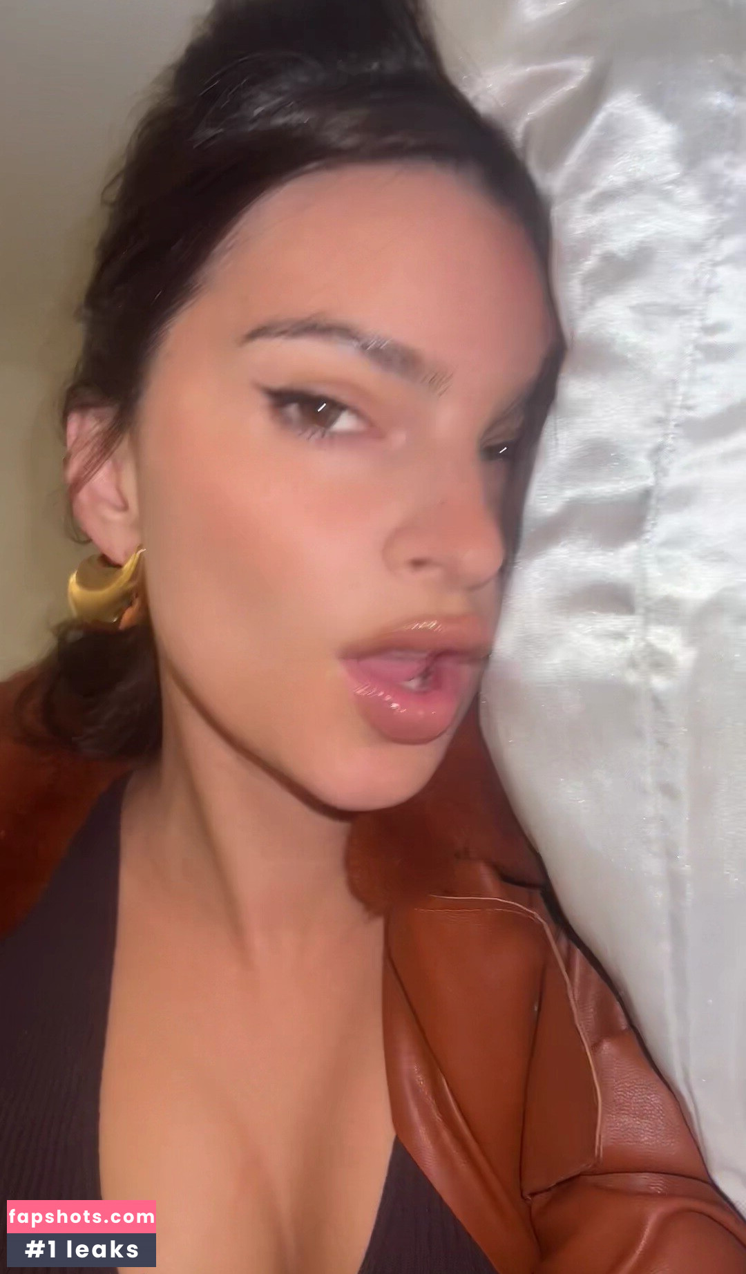 Emily Ratajkowski gallery photo #3073