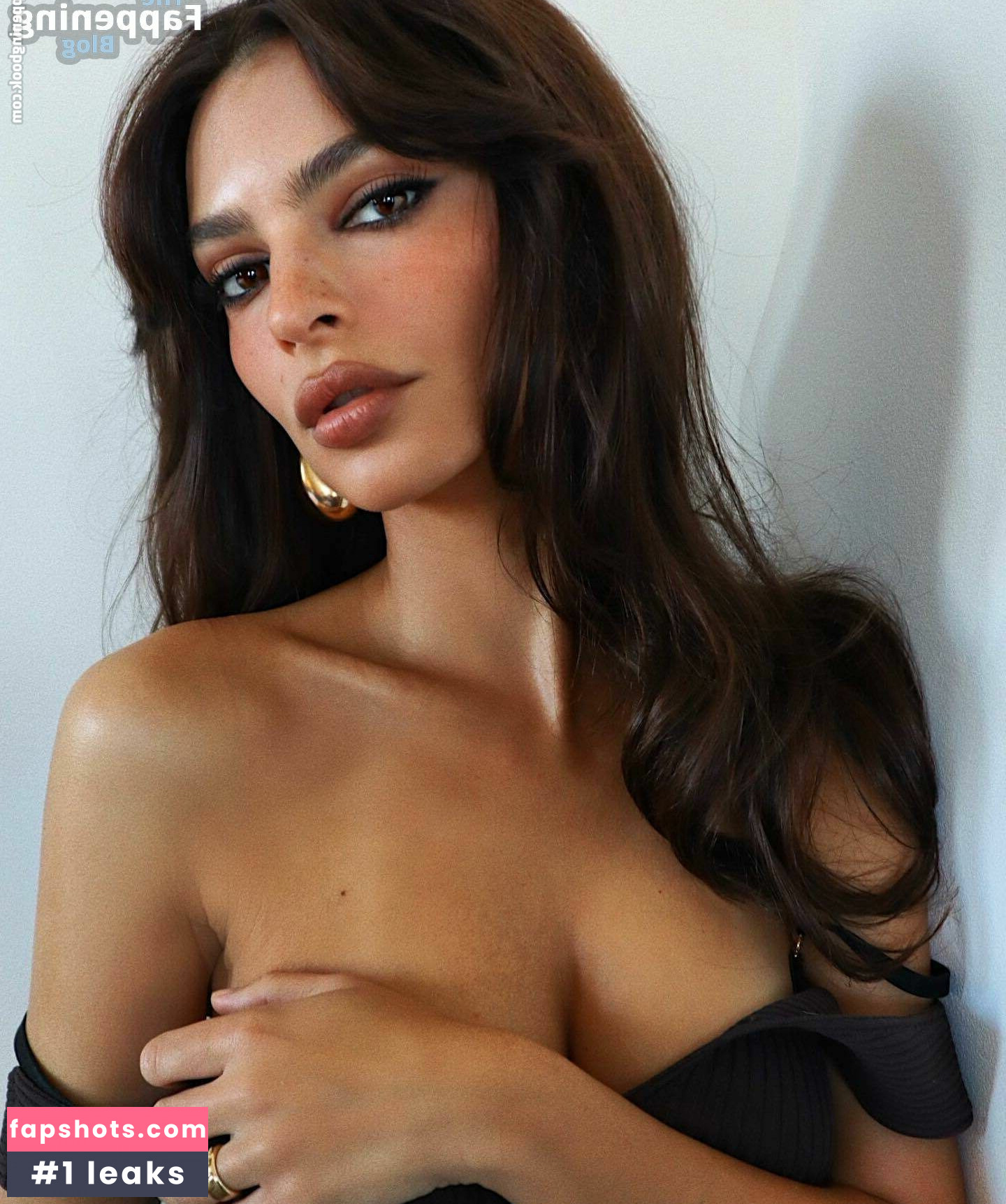 Emily Ratajkowski gallery photo #3077