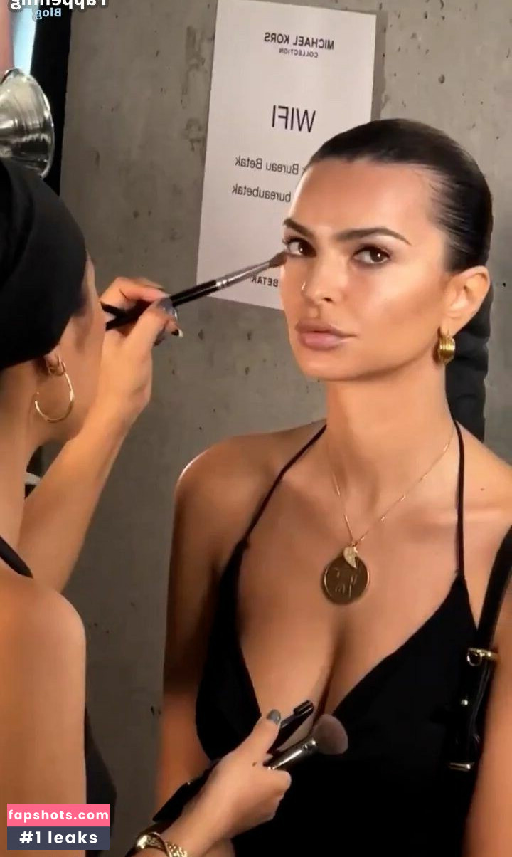 Emily Ratajkowski gallery photo #3079