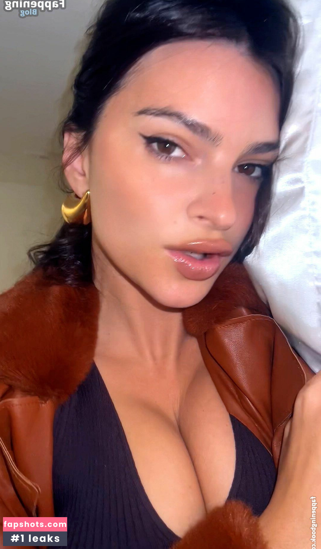 Emily Ratajkowski gallery photo #3080