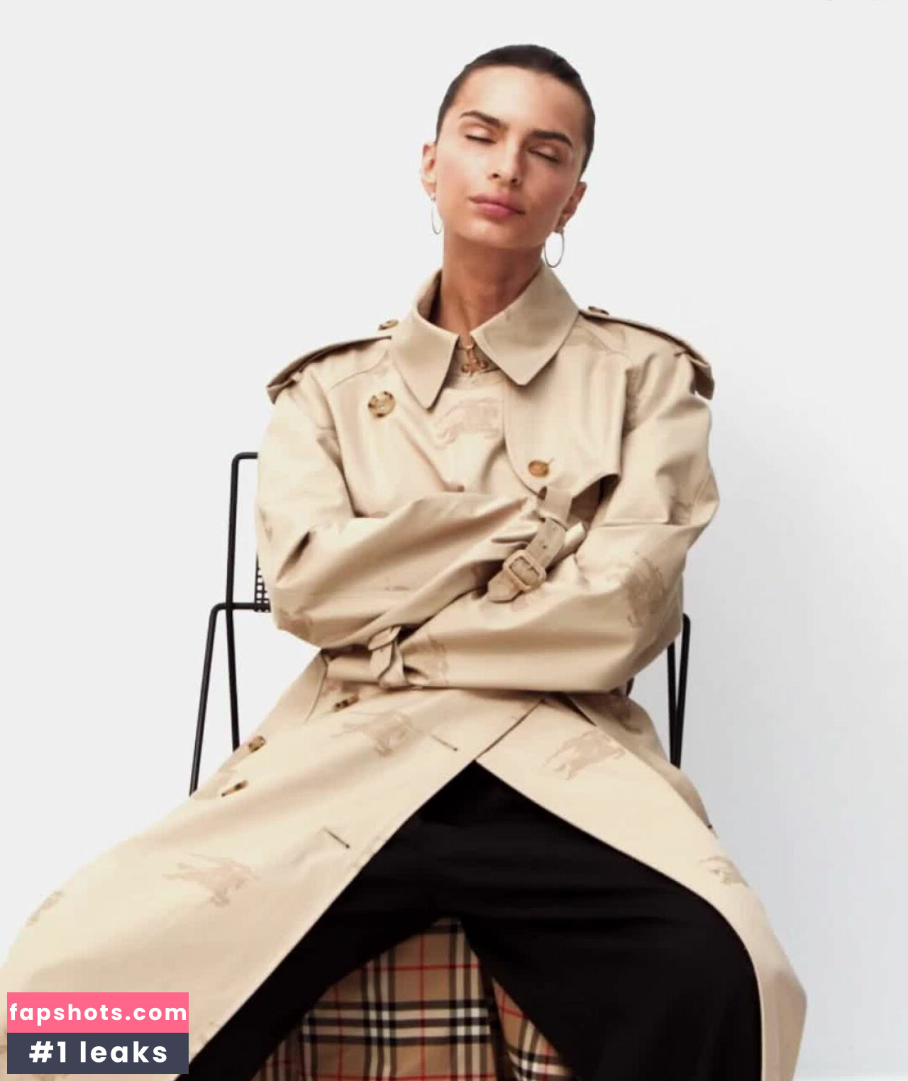 Emily Ratajkowski gallery photo #3099