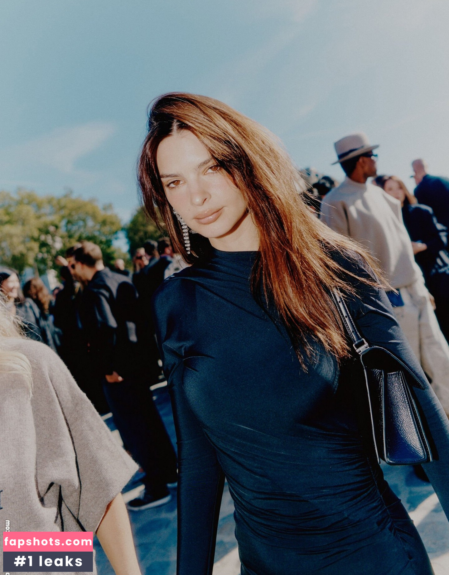 Emily Ratajkowski gallery photo #3172