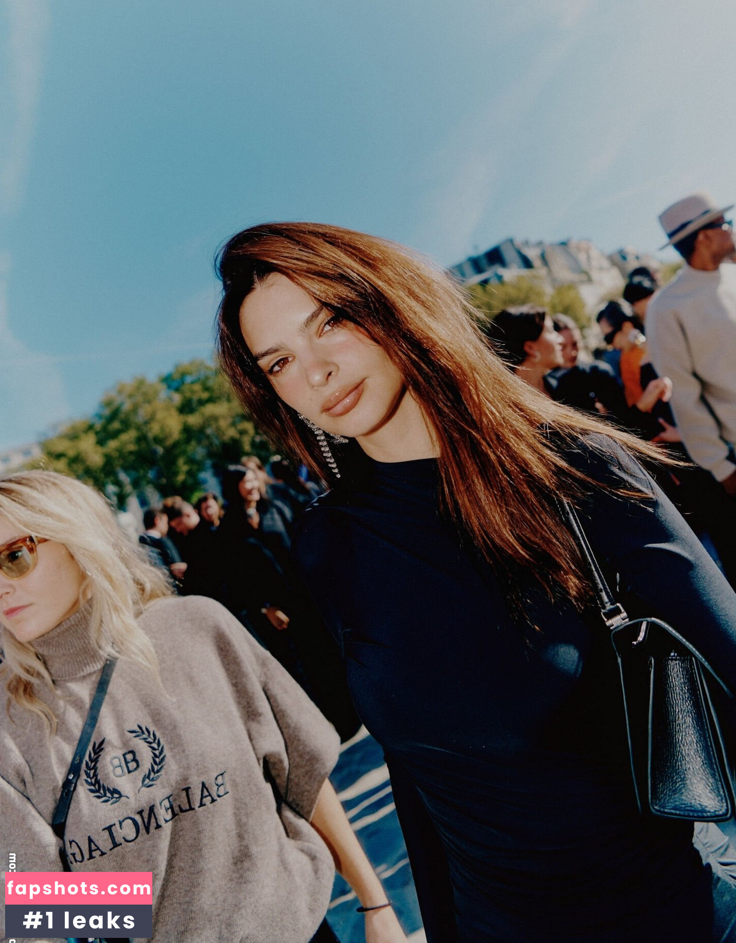 Emily Ratajkowski gallery photo #3177