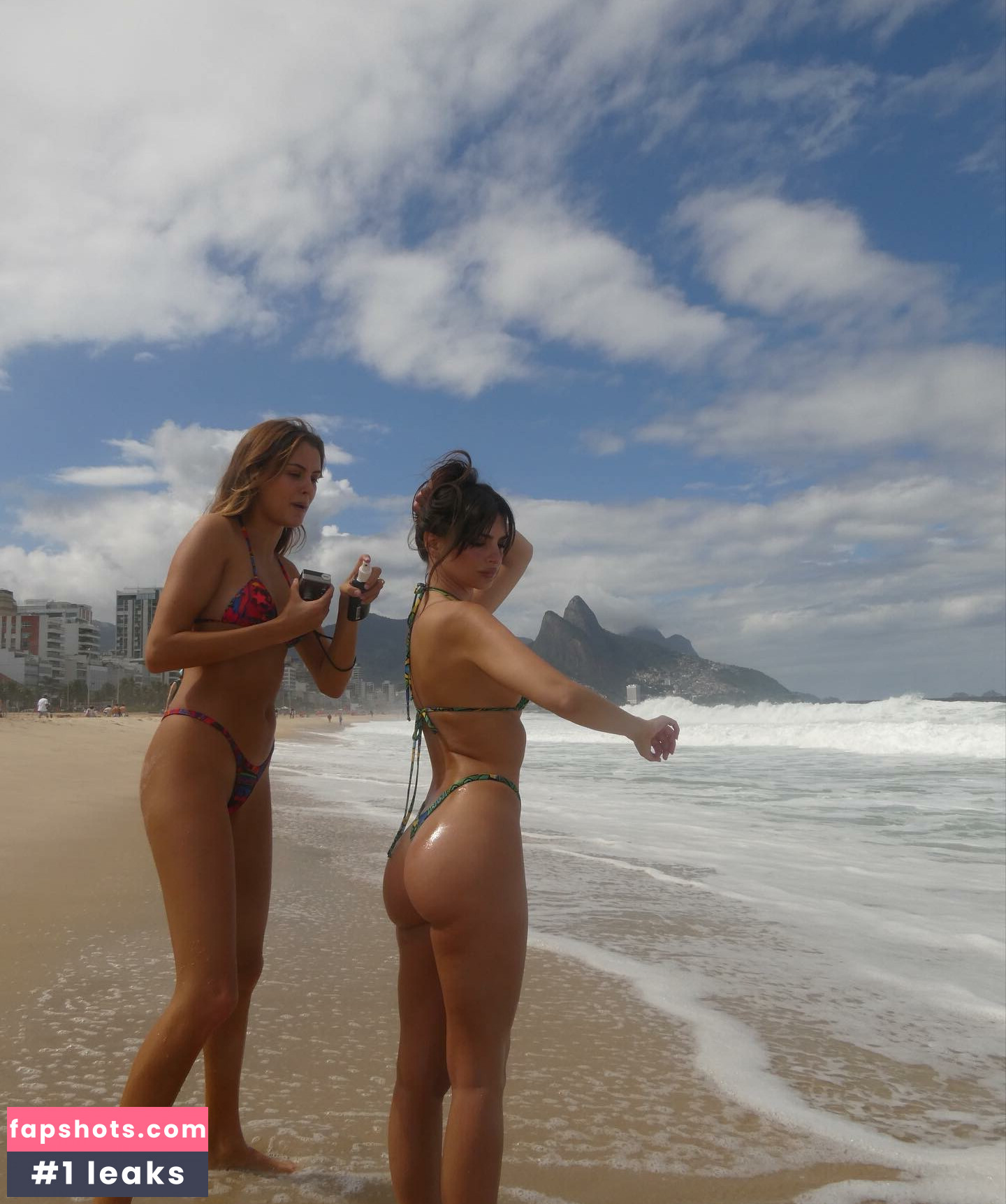 Emily Ratajkowski gallery photo #3183