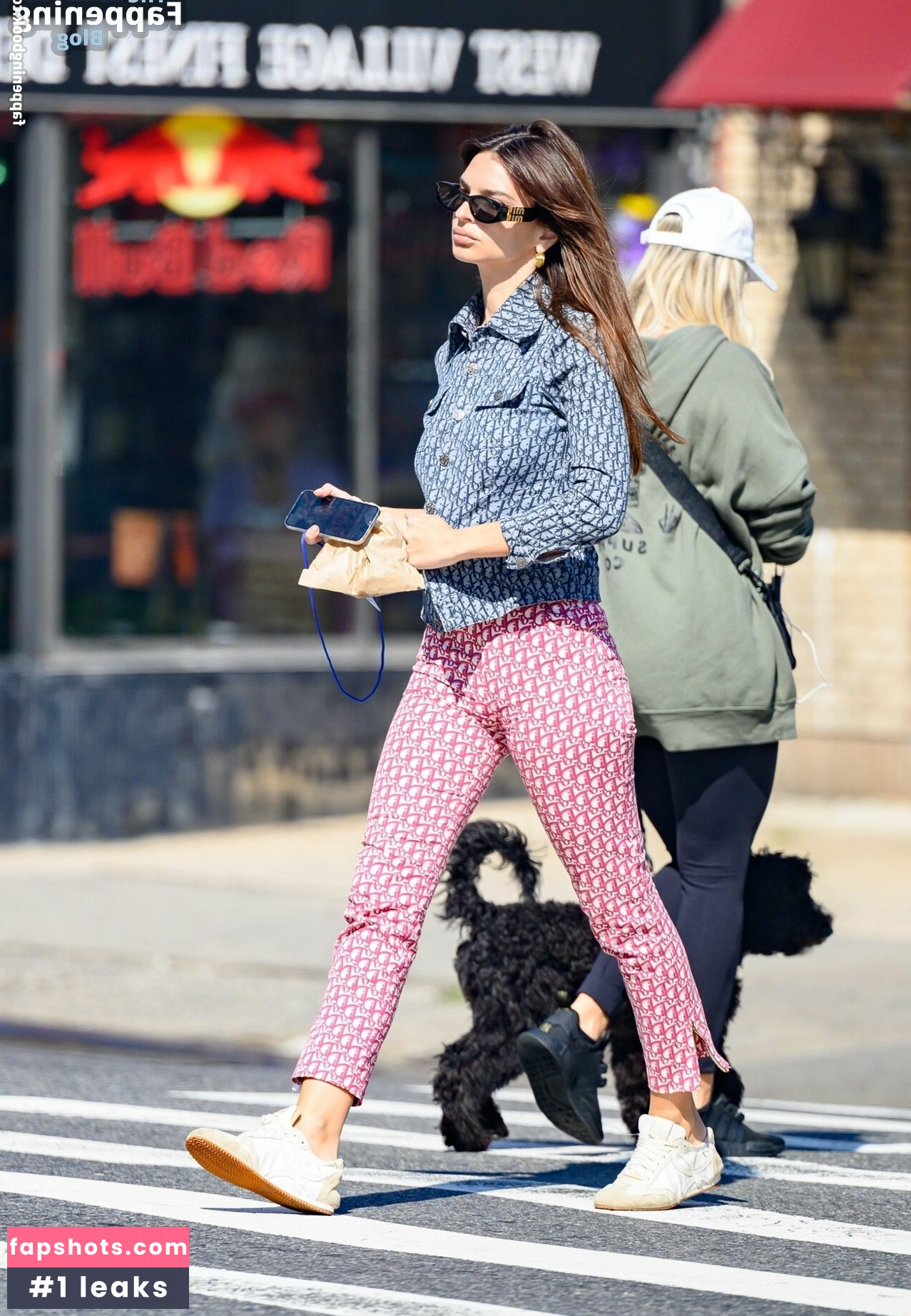 Emily Ratajkowski gallery photo #3187