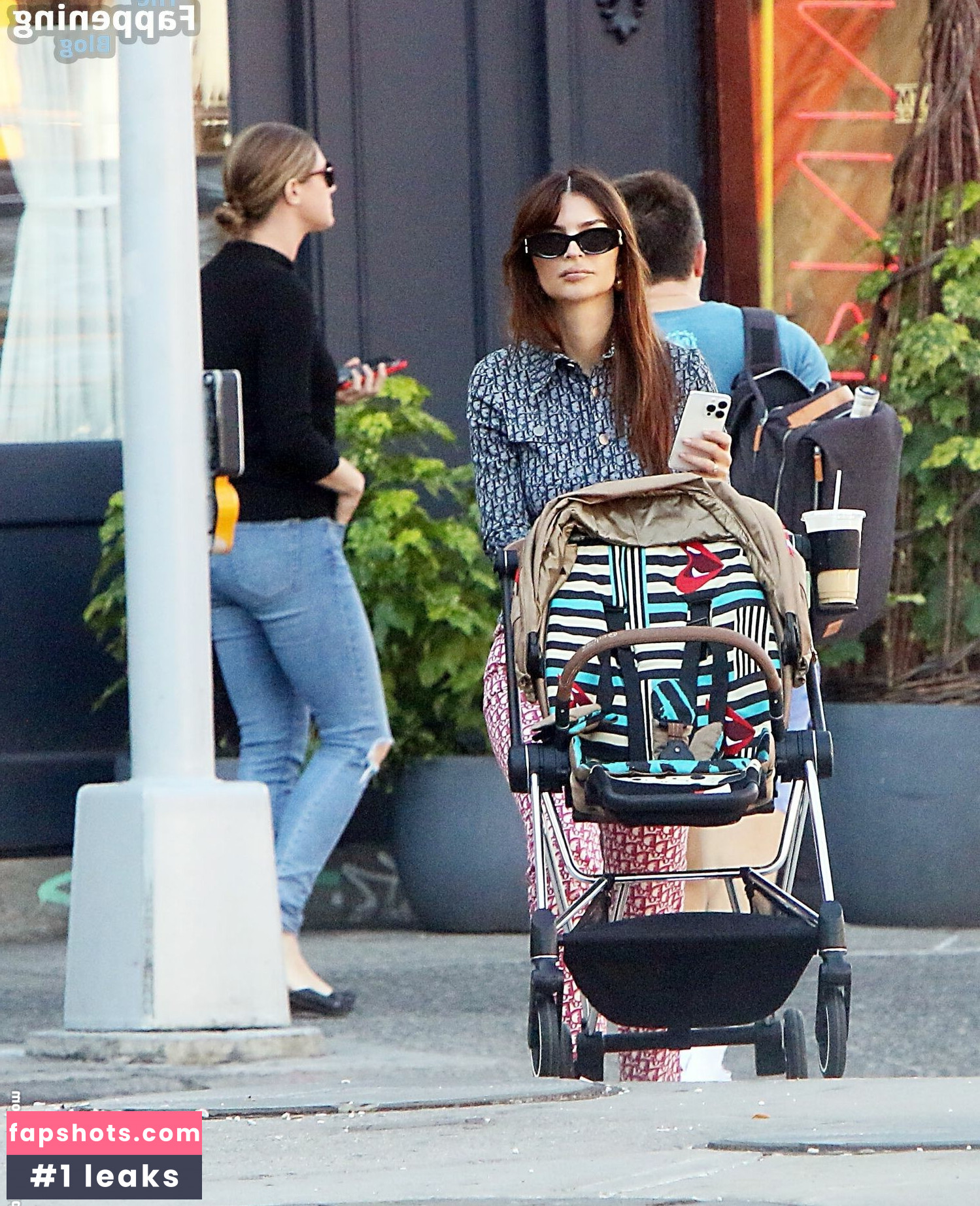 Emily Ratajkowski gallery photo #3197