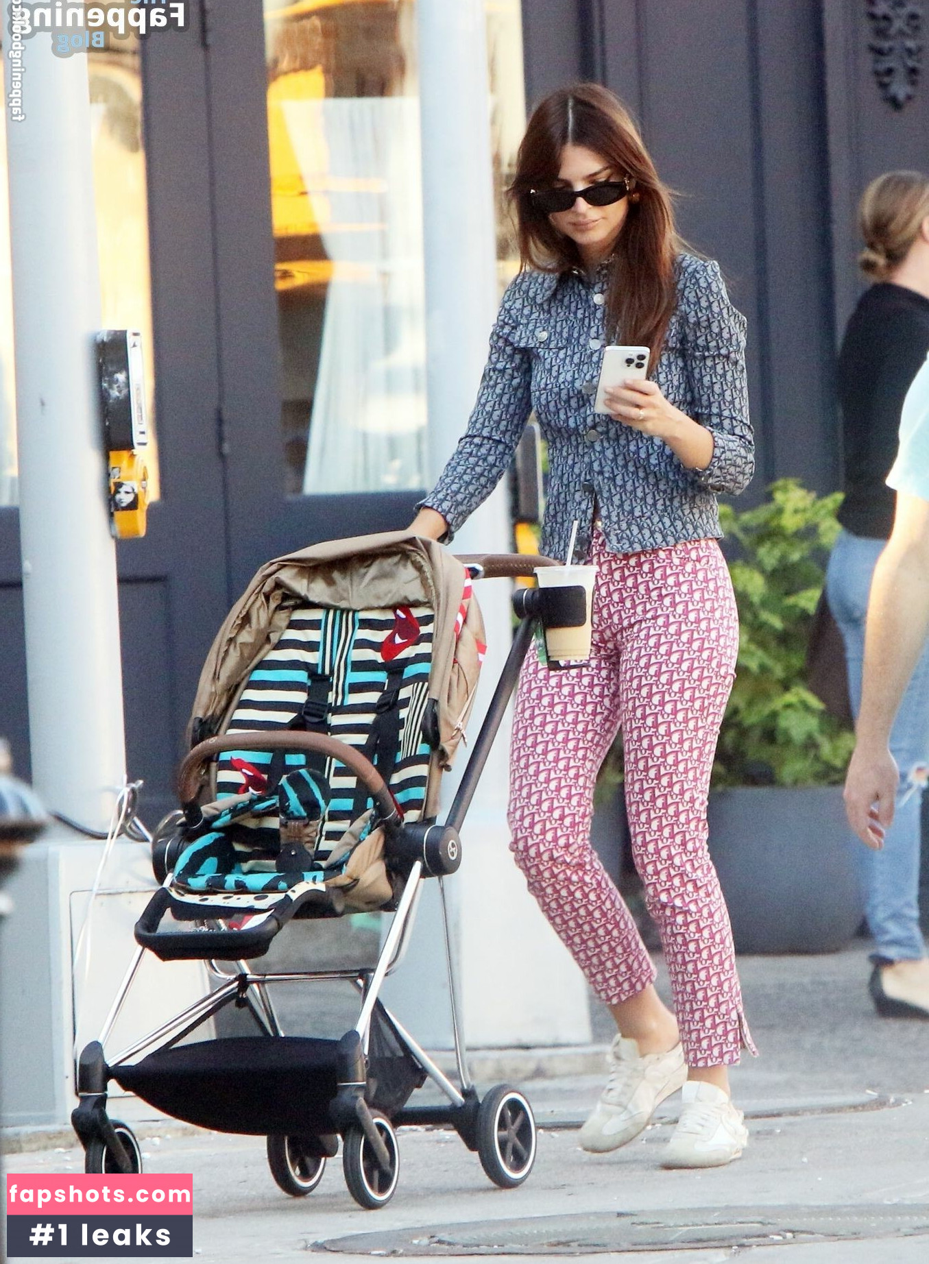 Emily Ratajkowski gallery photo #3198