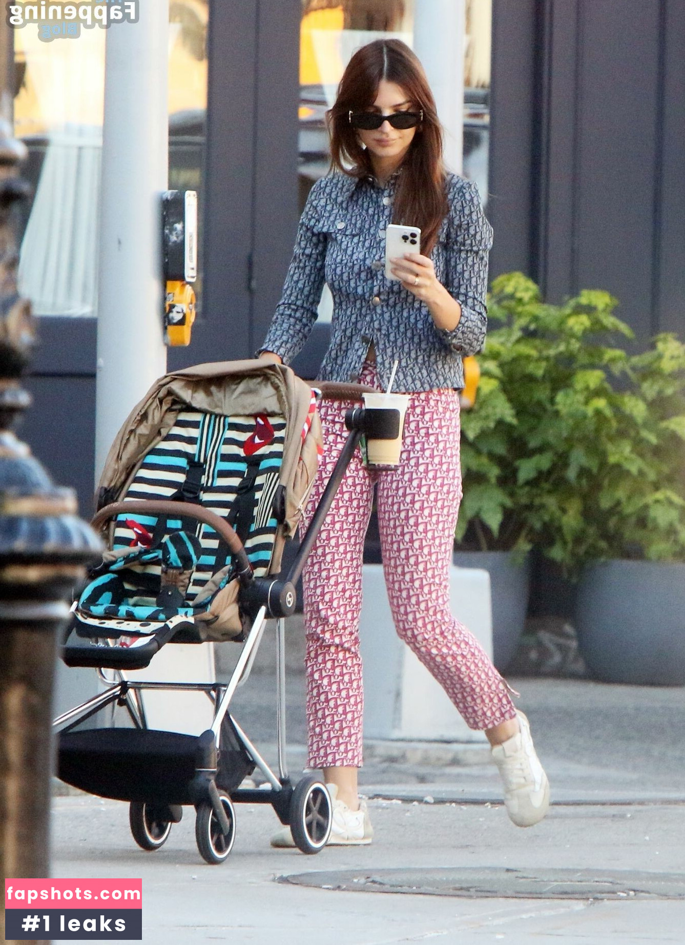 Emily Ratajkowski gallery photo #3199