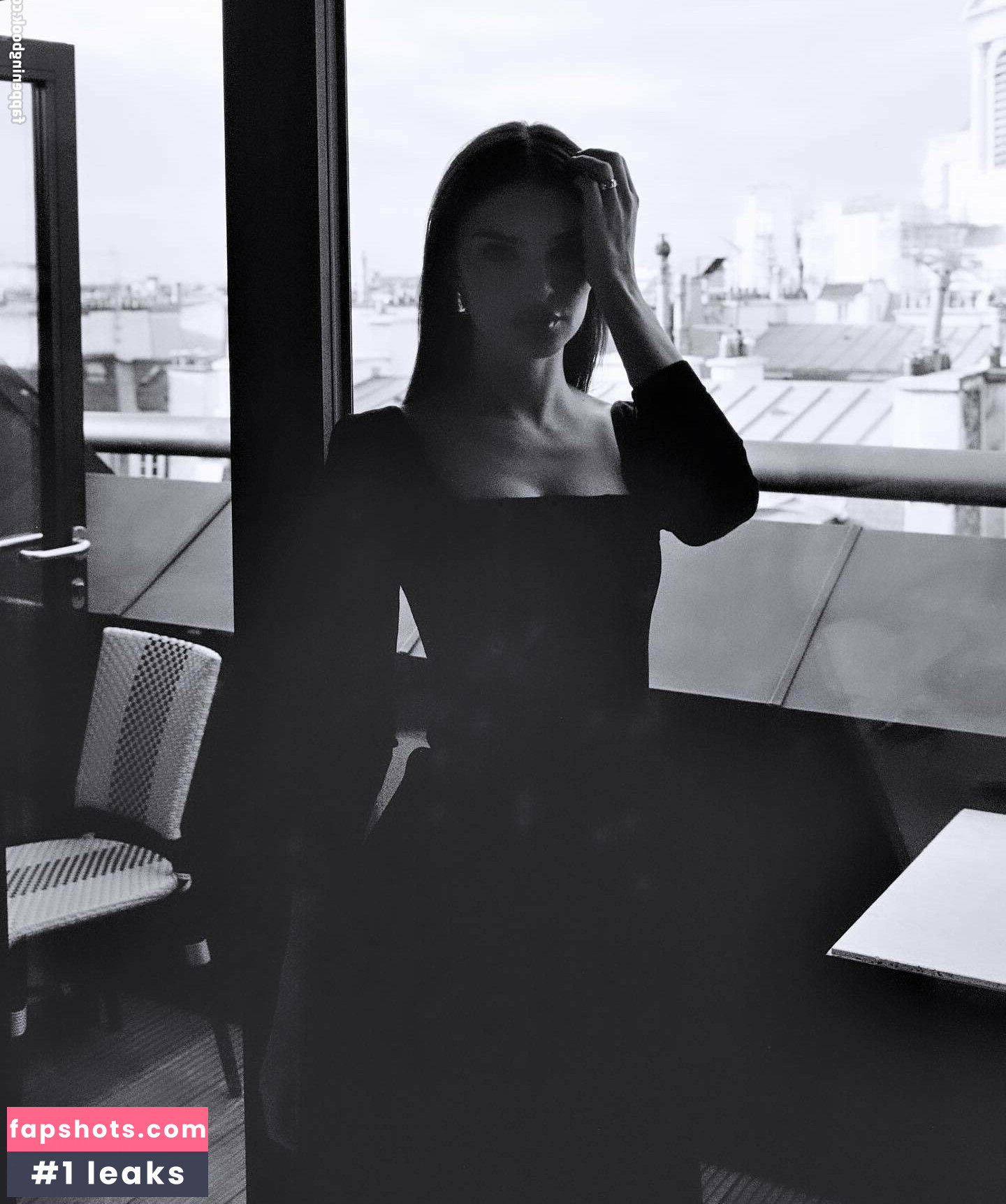 Emily Ratajkowski gallery photo #3225